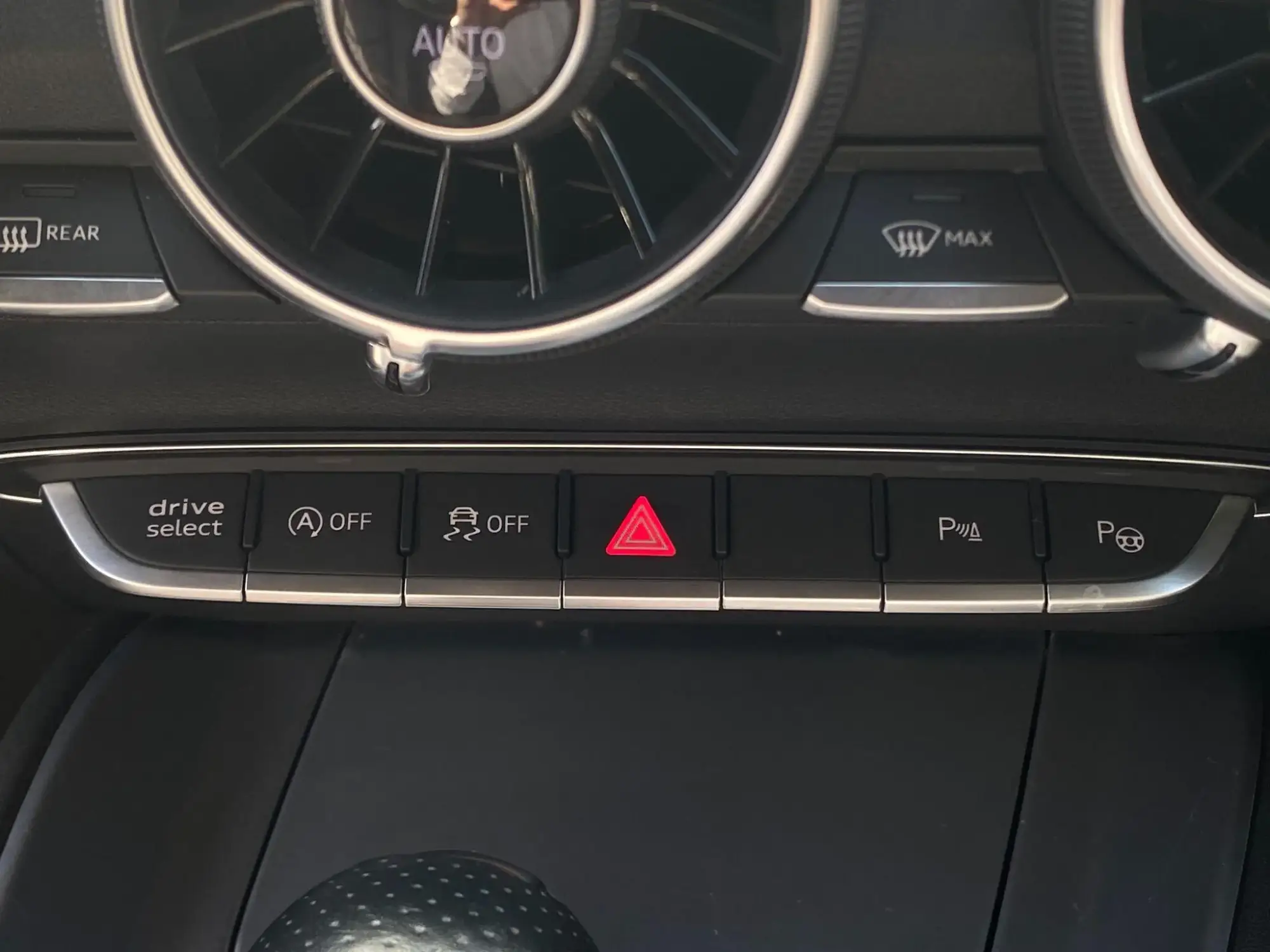 Audi TT Image 31
