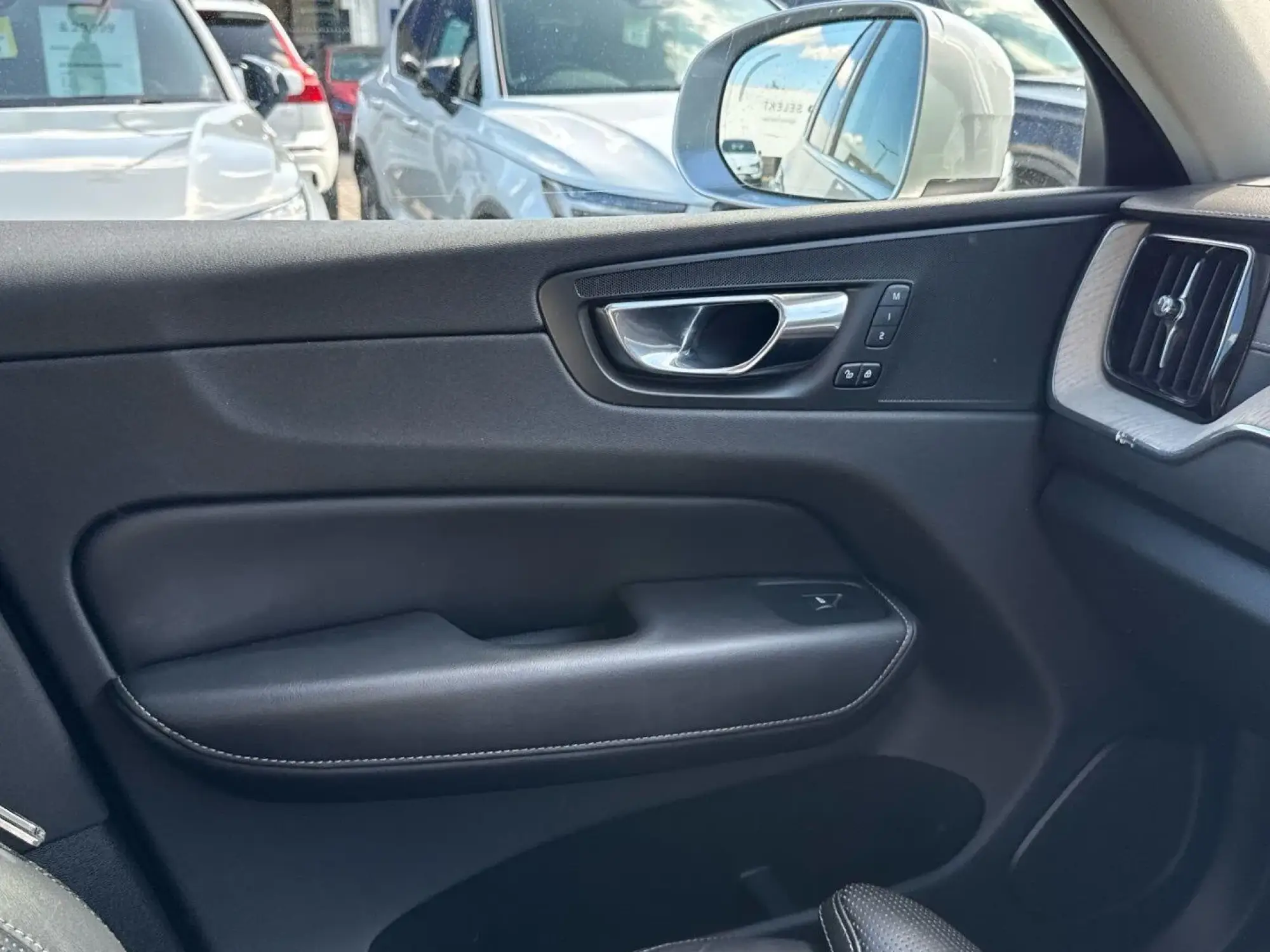 Volvo XC60 Image 21