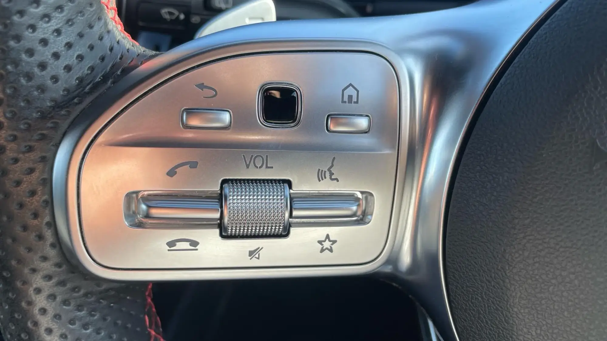 Mercedes-Benz GLA Image 19