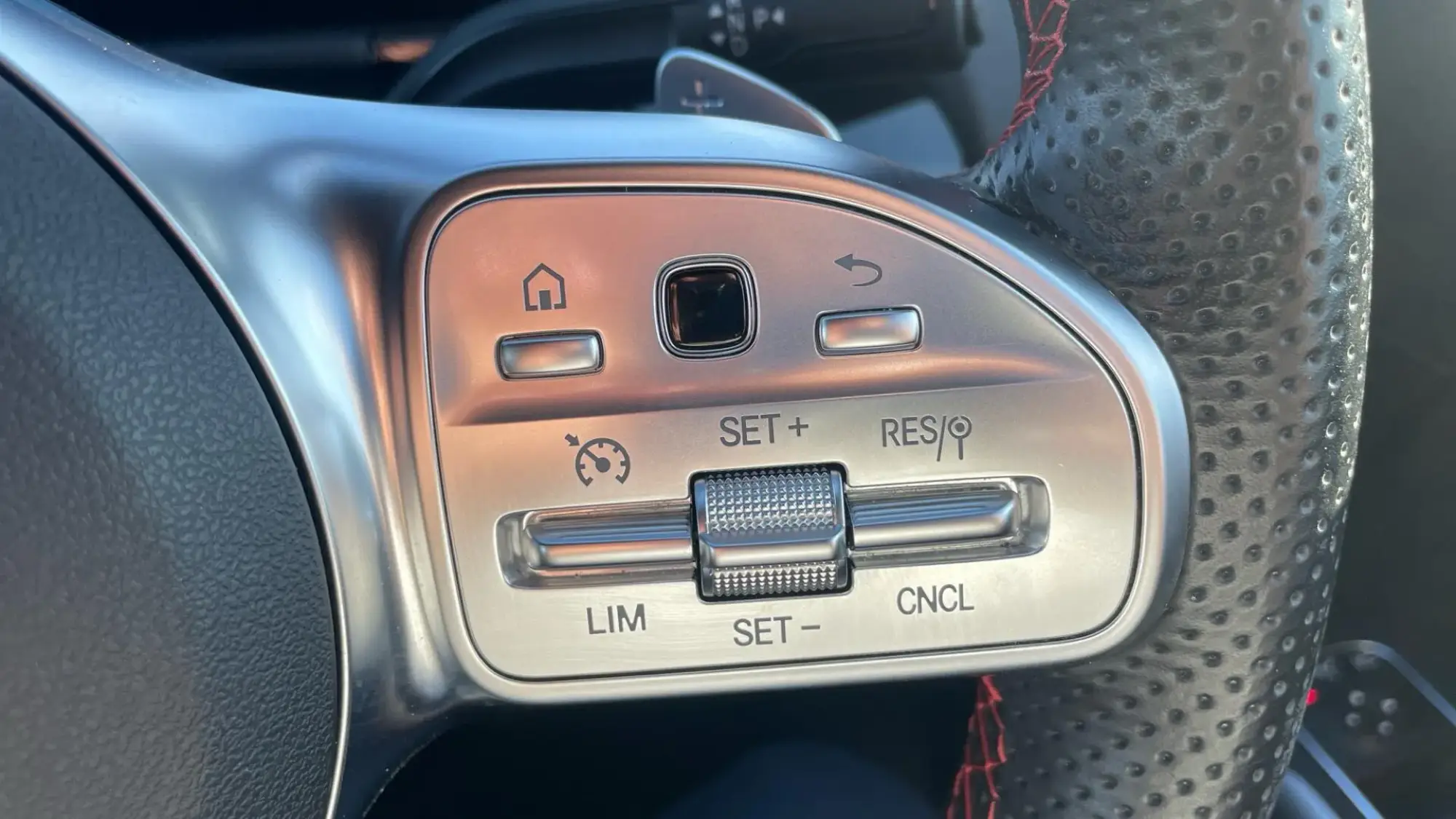 Mercedes-Benz GLA Image 20