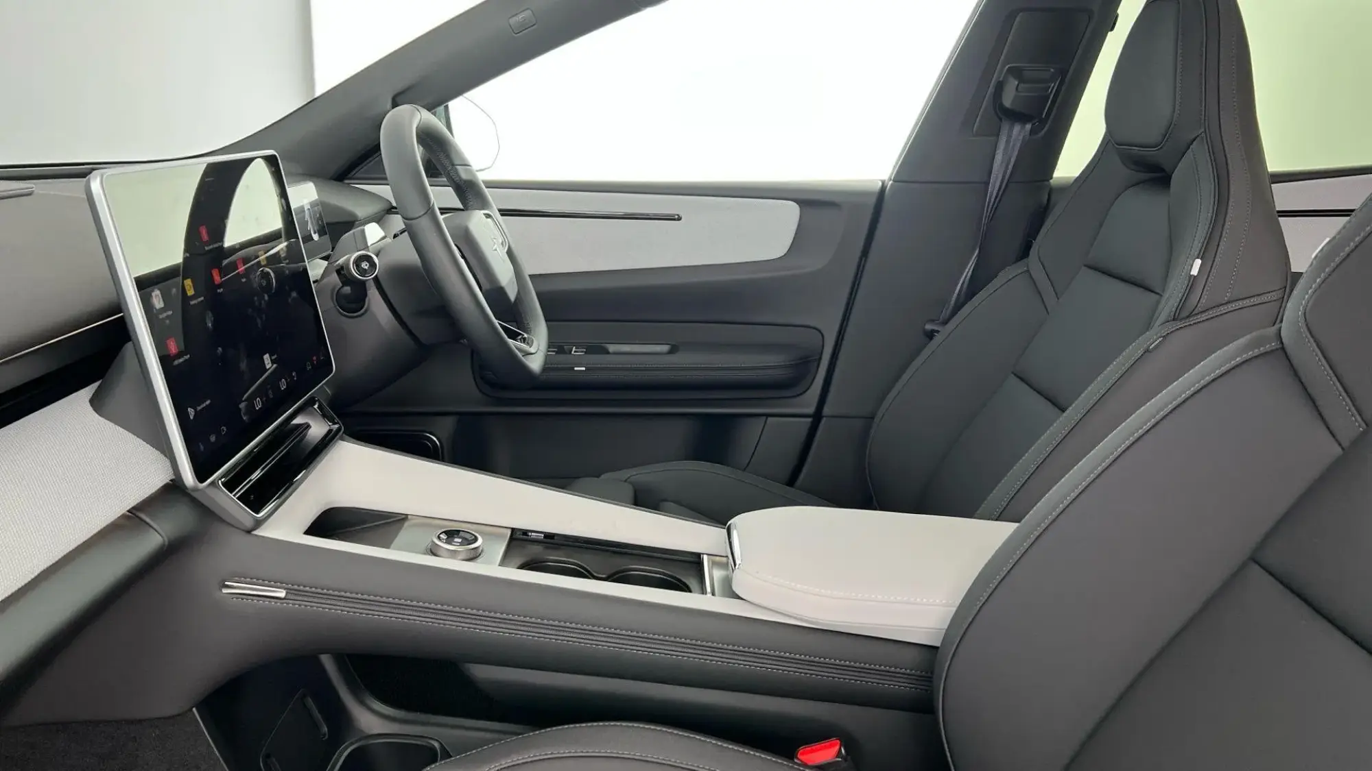 Polestar 4 Image 23