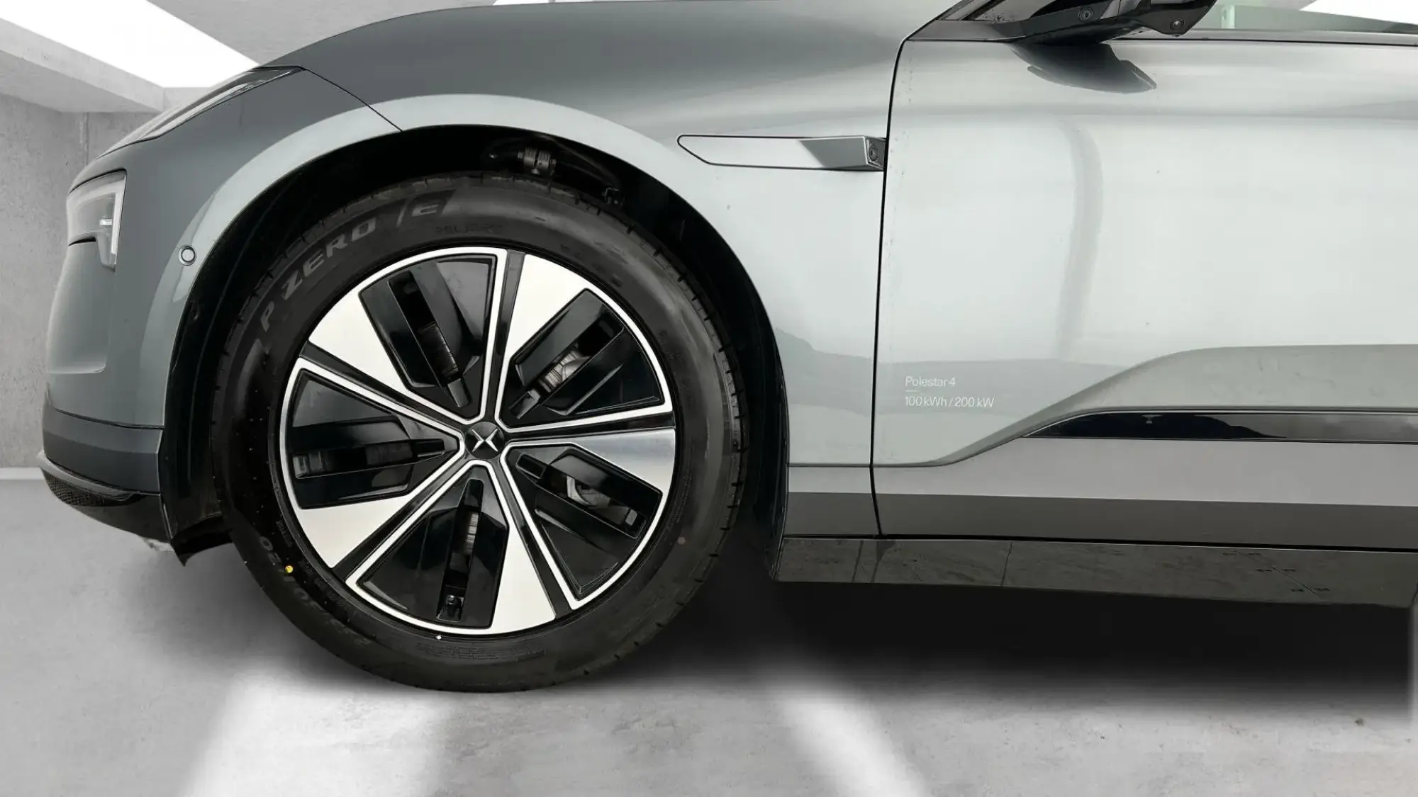 Polestar 4 Image 26