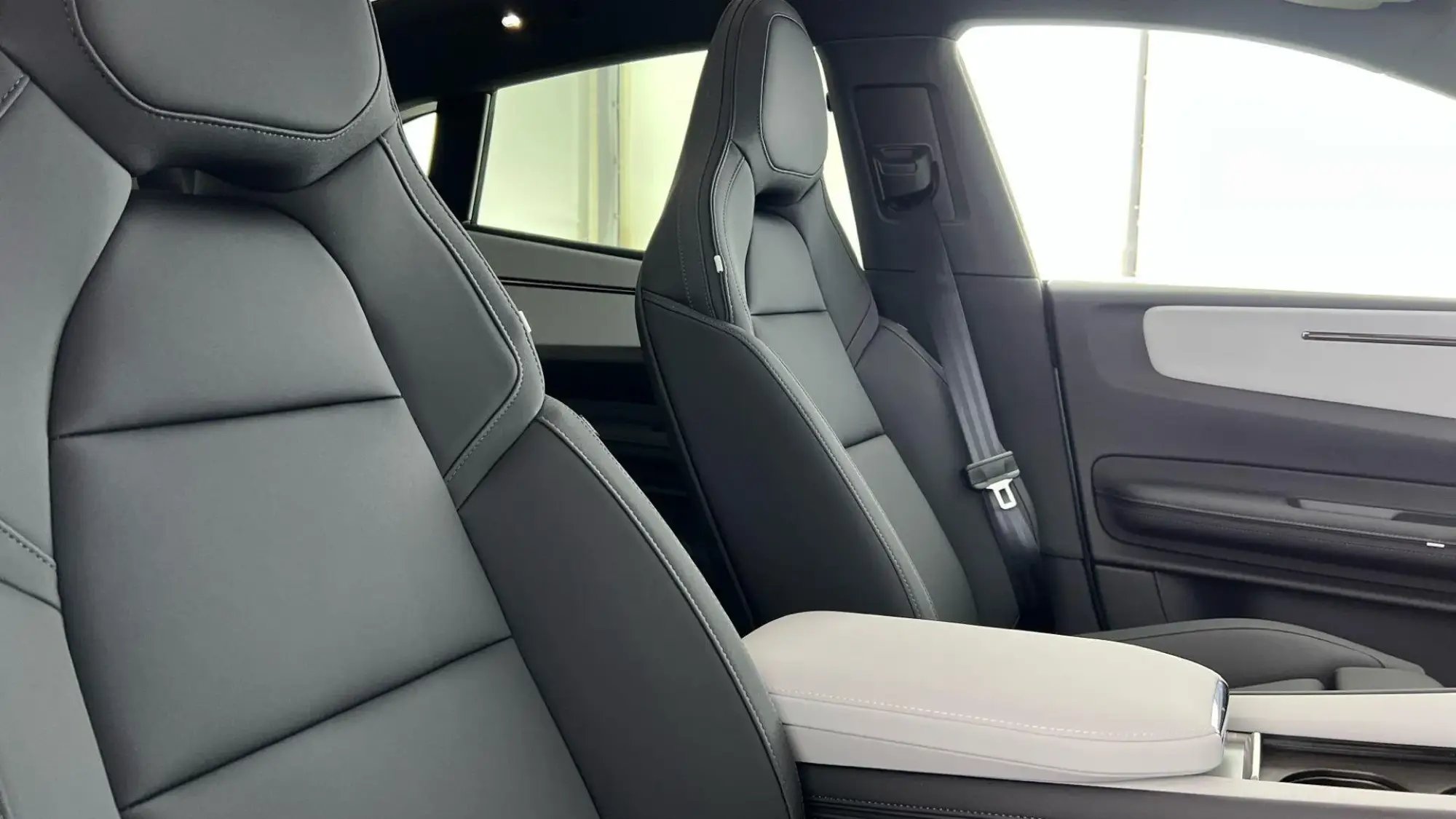 Polestar 4 Image 39