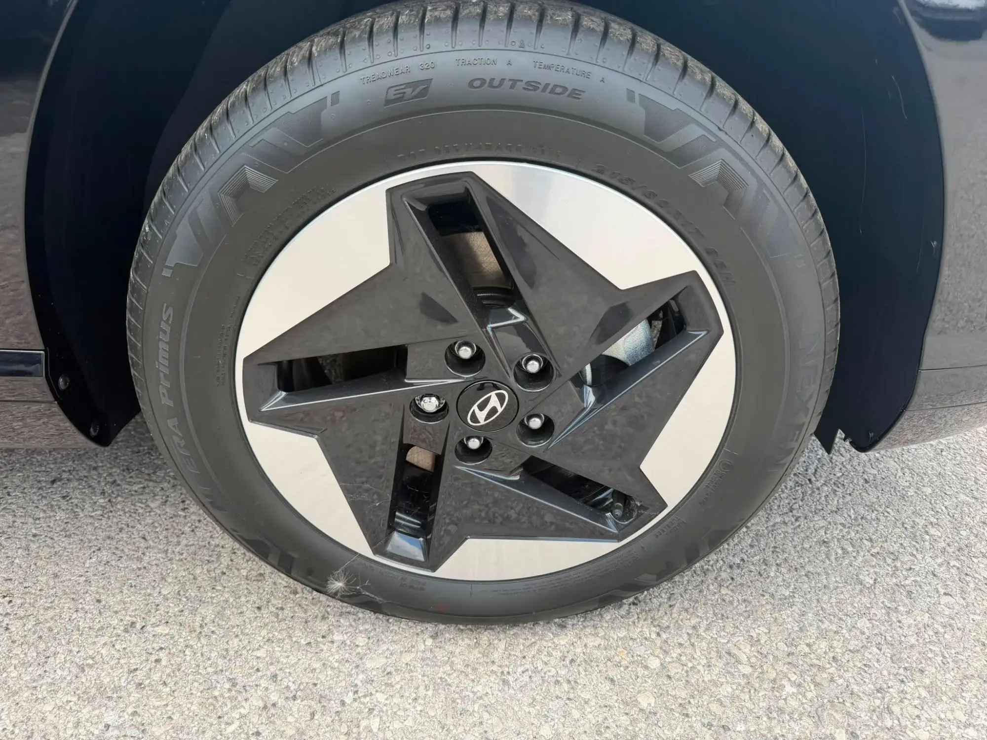 Hyundai KONA Electric Image 12
