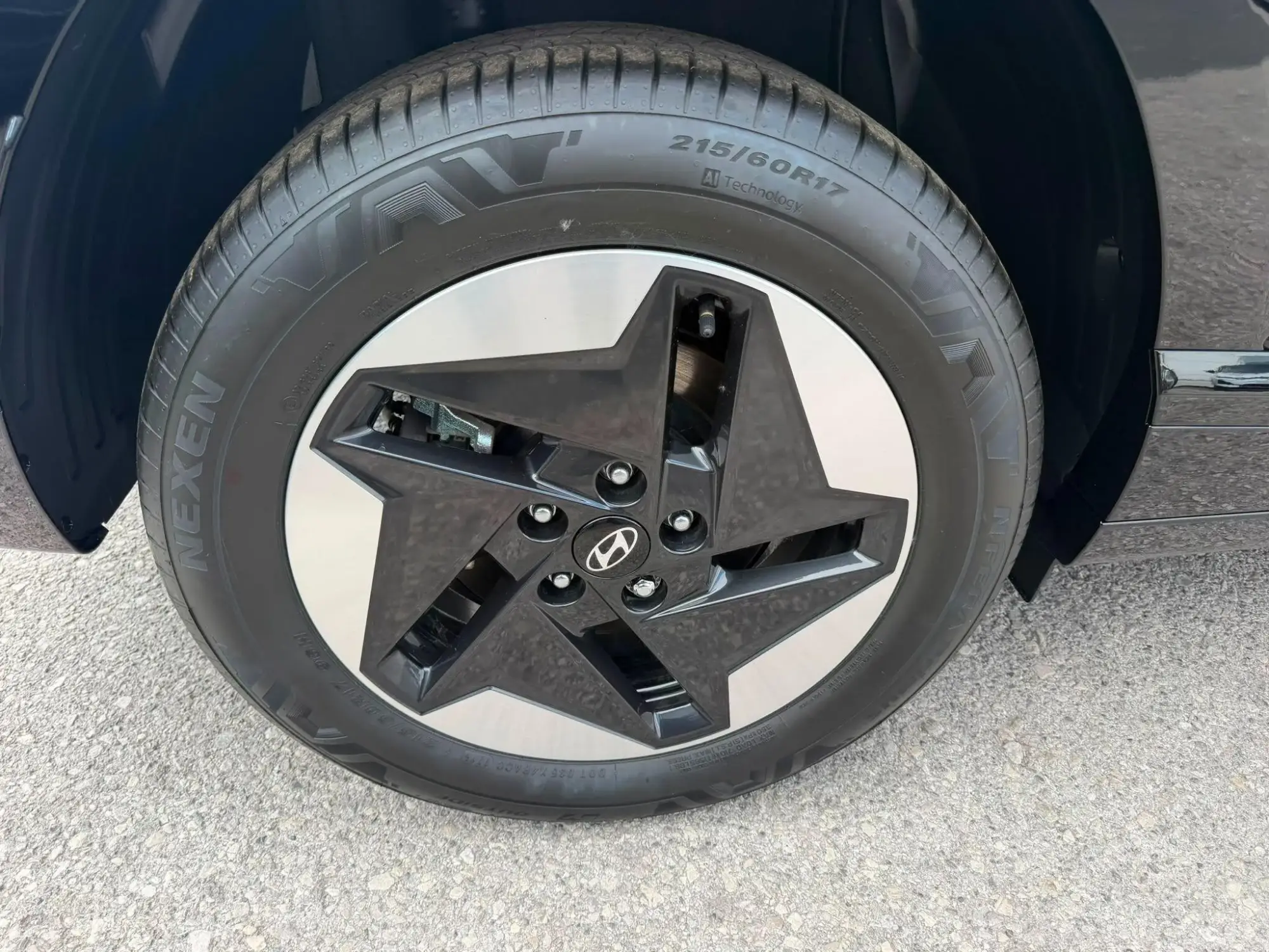 Hyundai KONA Electric Image 13