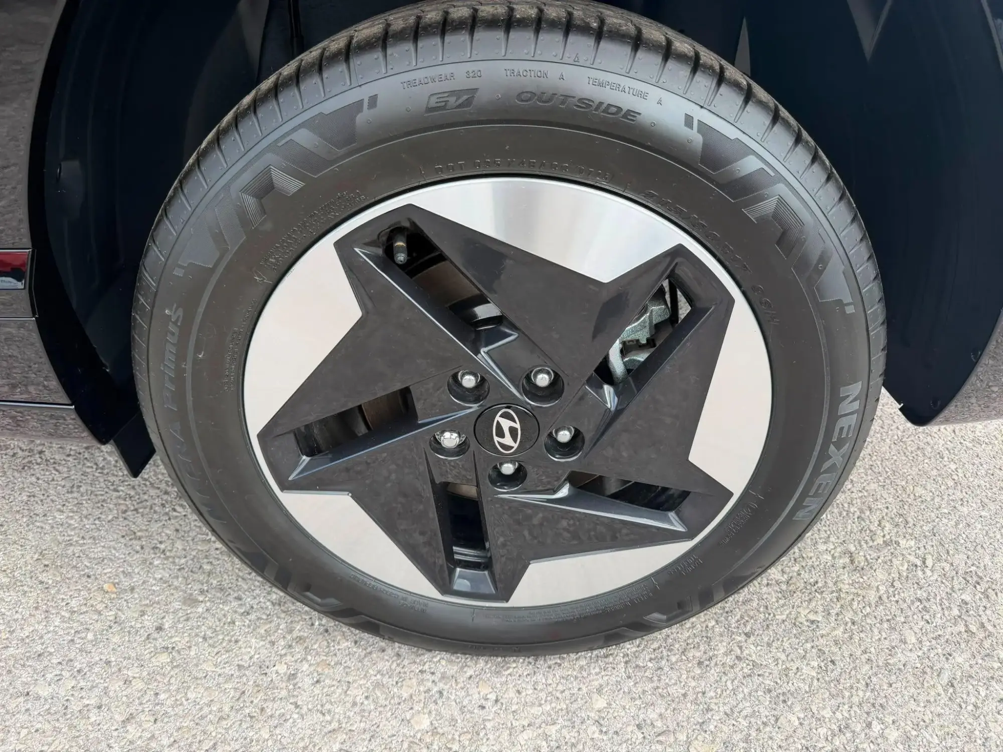 Hyundai KONA Electric Image 14