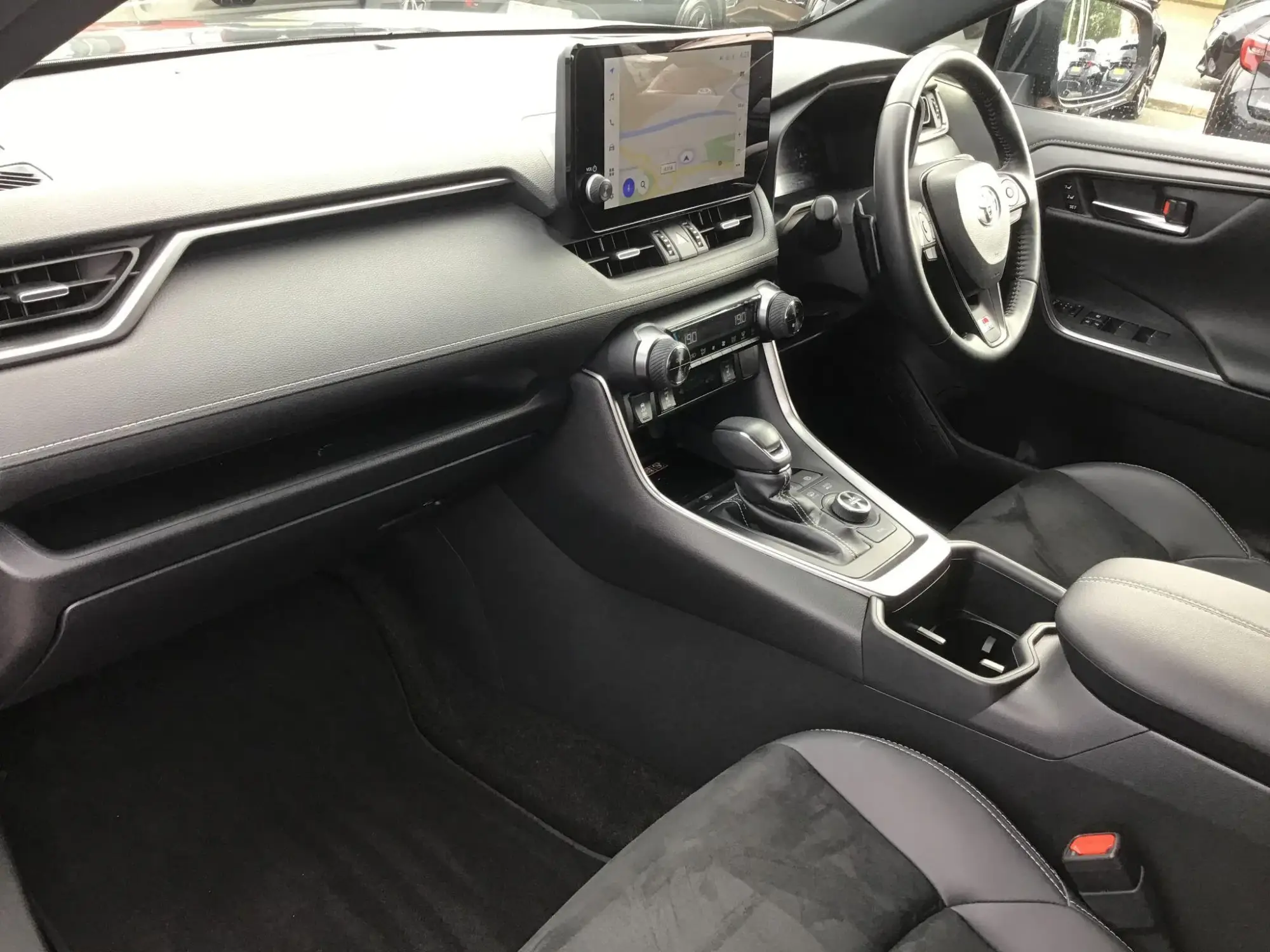 Toyota RAV4 Plug-in Hybrid Image 5
