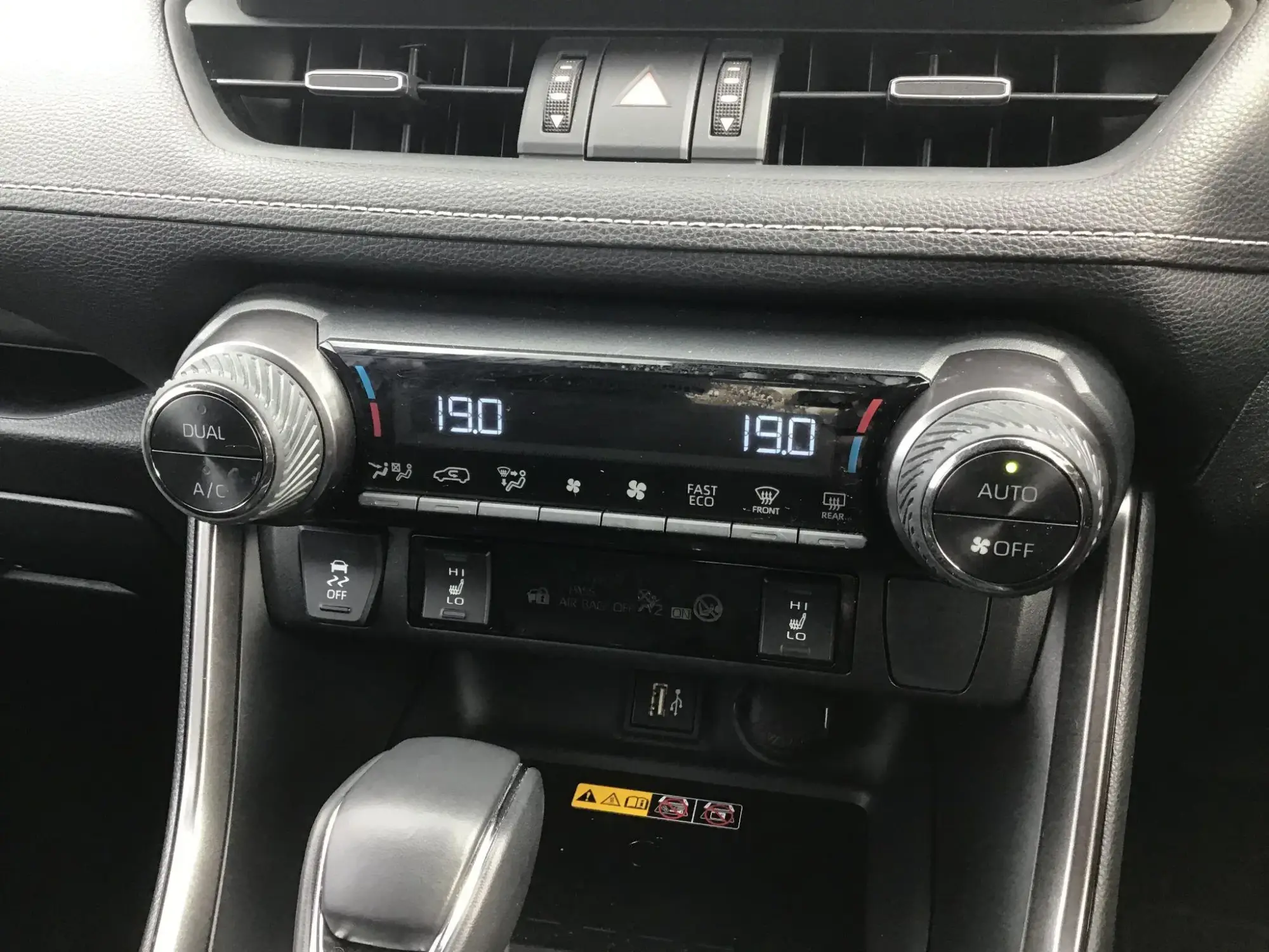 Toyota RAV4 Plug-in Hybrid Image 9