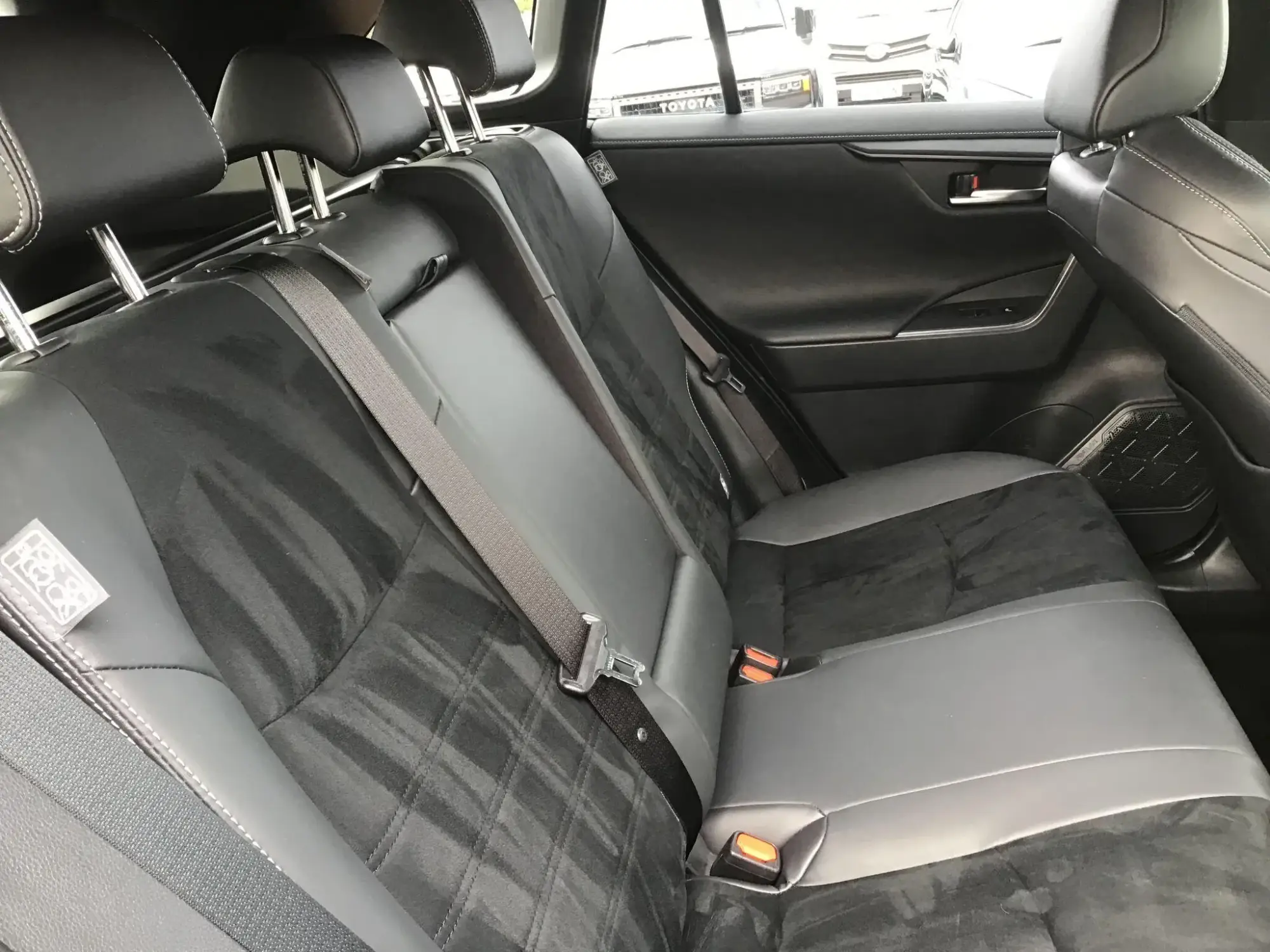 Toyota RAV4 Plug-in Hybrid Image 15