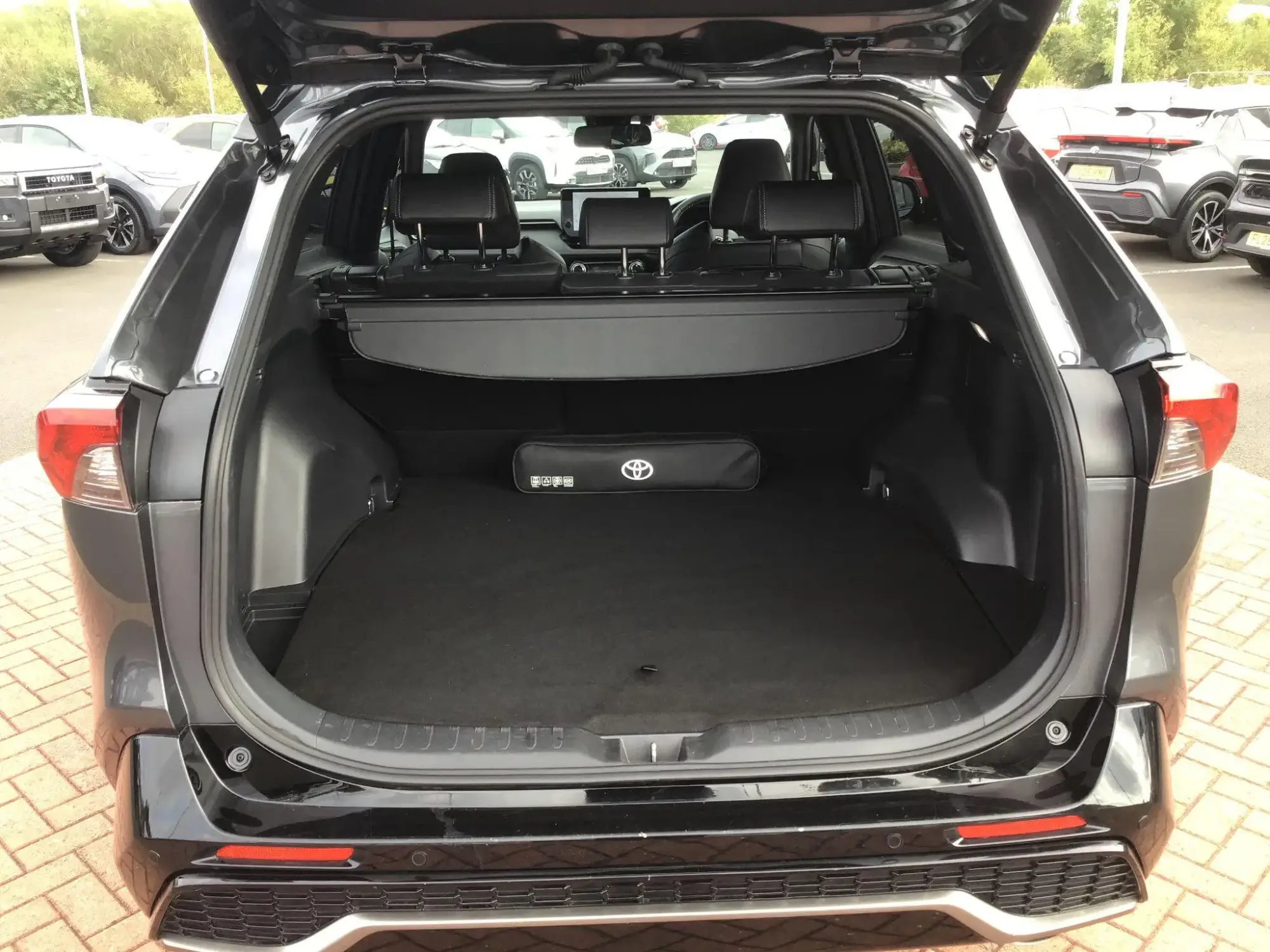 Toyota RAV4 Plug-in Hybrid Image 17