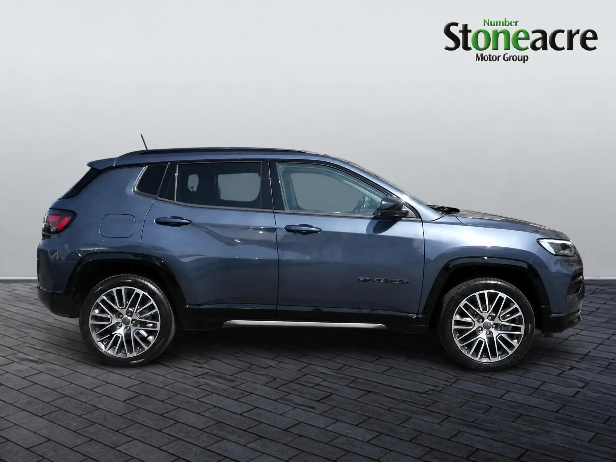 Jeep Compass 4XE Image 2