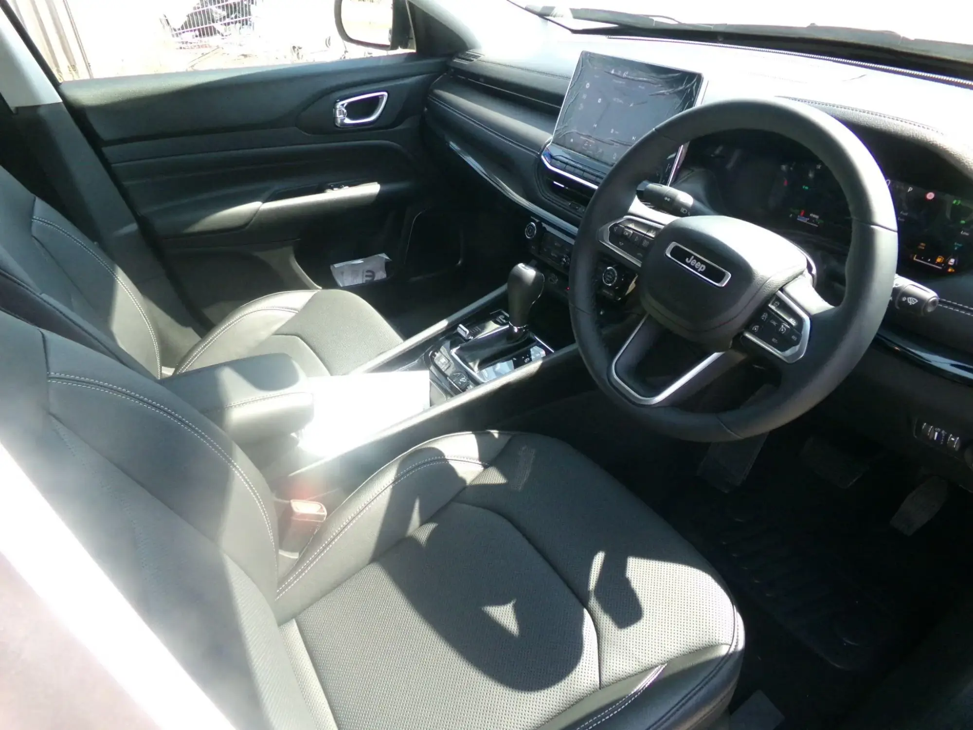Jeep Compass 4XE Image 10