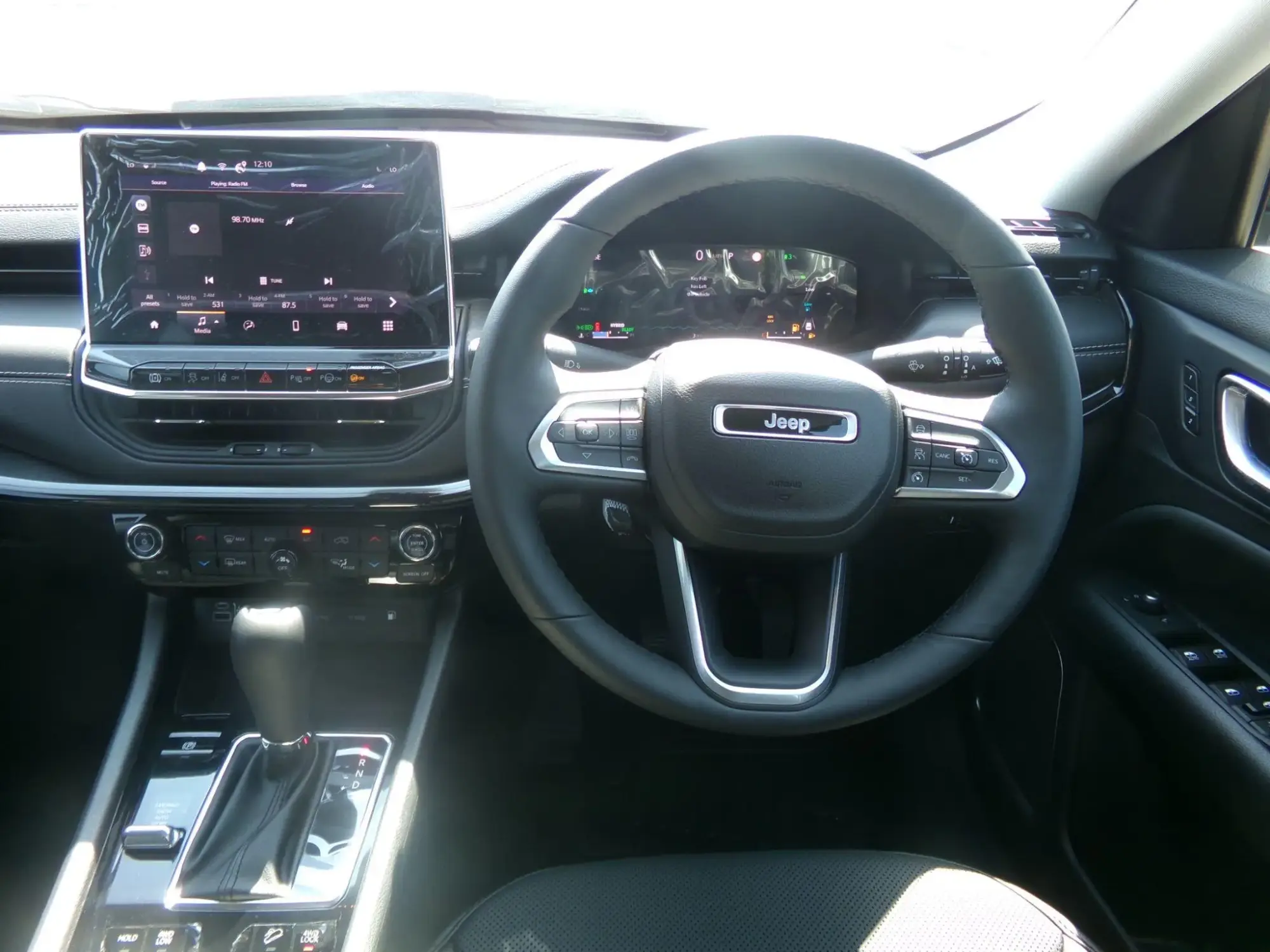 Jeep Compass 4XE Image 11