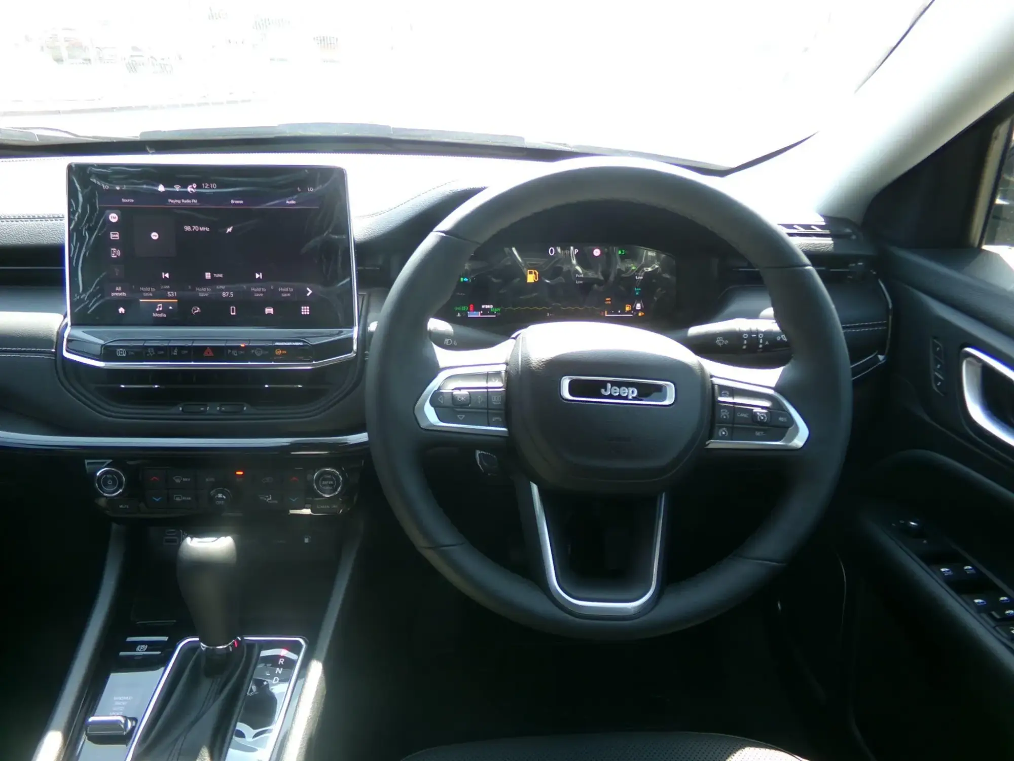 Jeep Compass 4XE Image 13