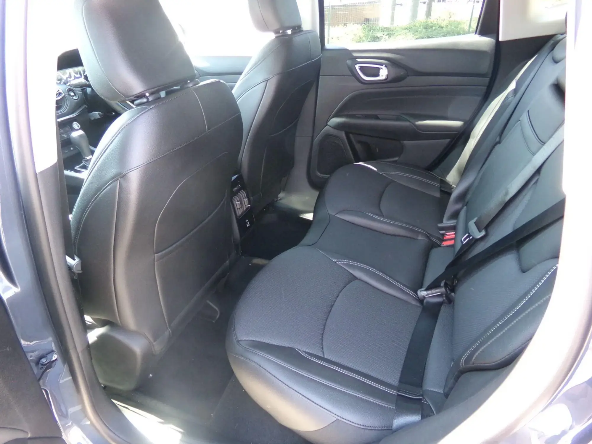 Jeep Compass 4XE Image 14