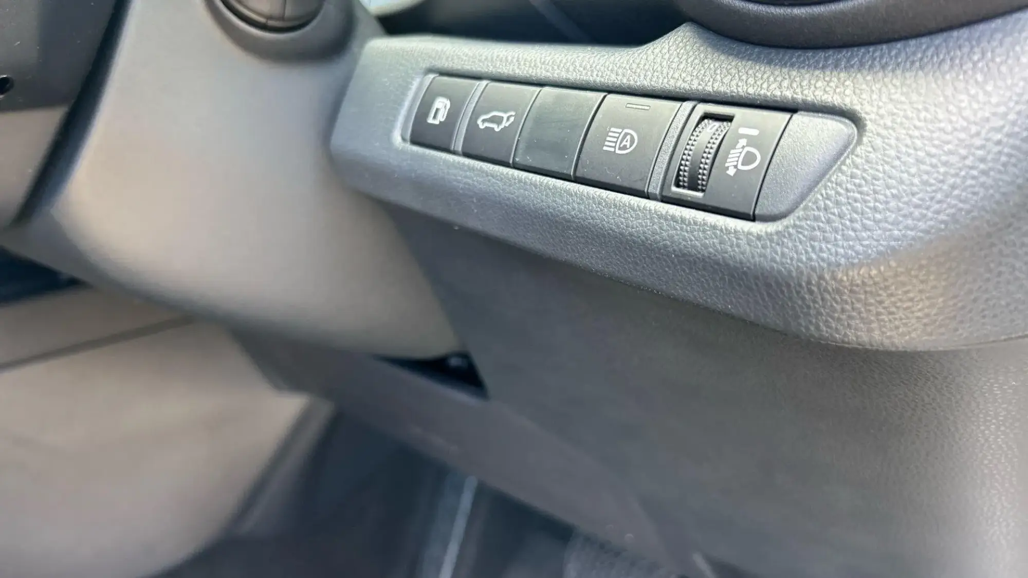 Toyota C-HR Self-Charging Hybrid Image 39 Toyota C-HR Self-Charging Hybrid Image 39