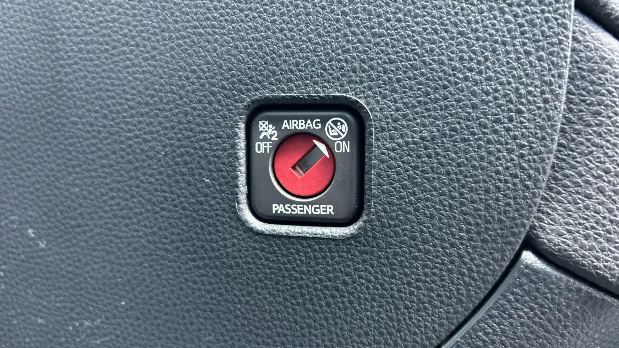 Toyota C-HR Self-Charging Hybrid Image 42 Toyota C-HR Self-Charging Hybrid Image 42