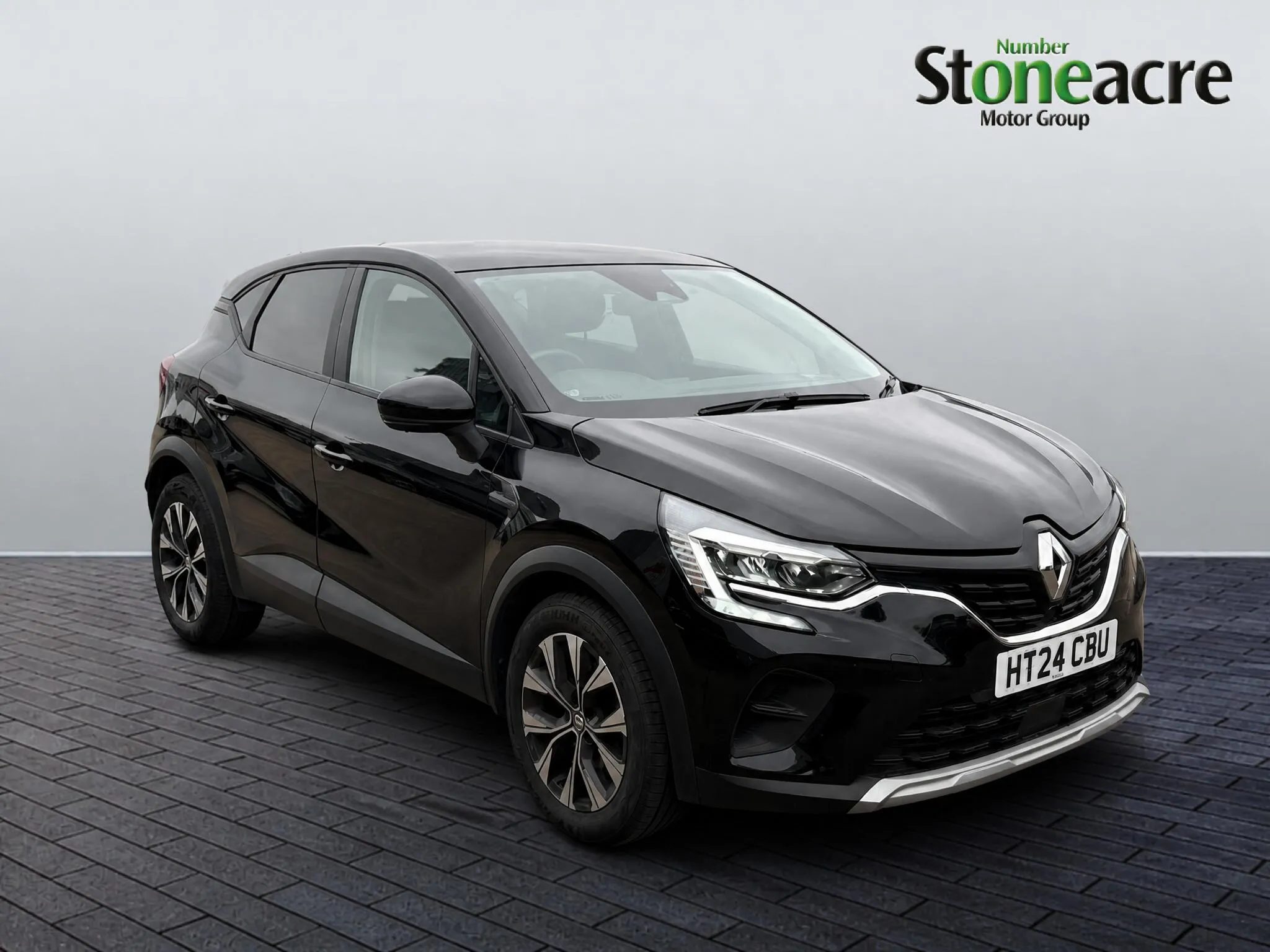 Renault Captur listing photo