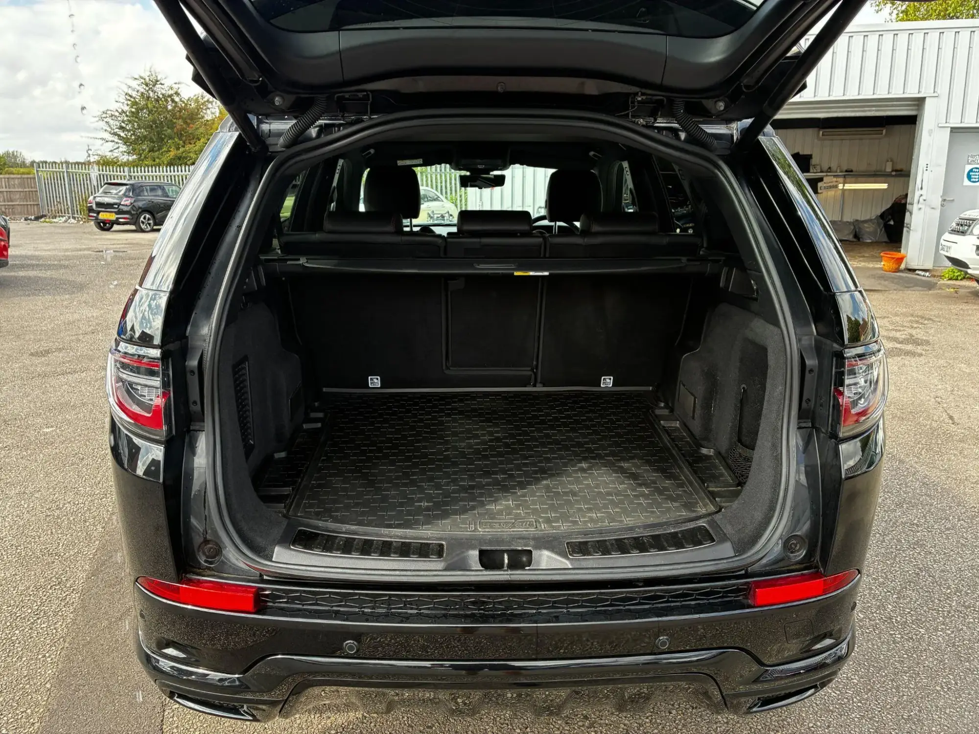 Land Rover Discovery Sport Image 9 Land Rover Discovery Sport Image 9