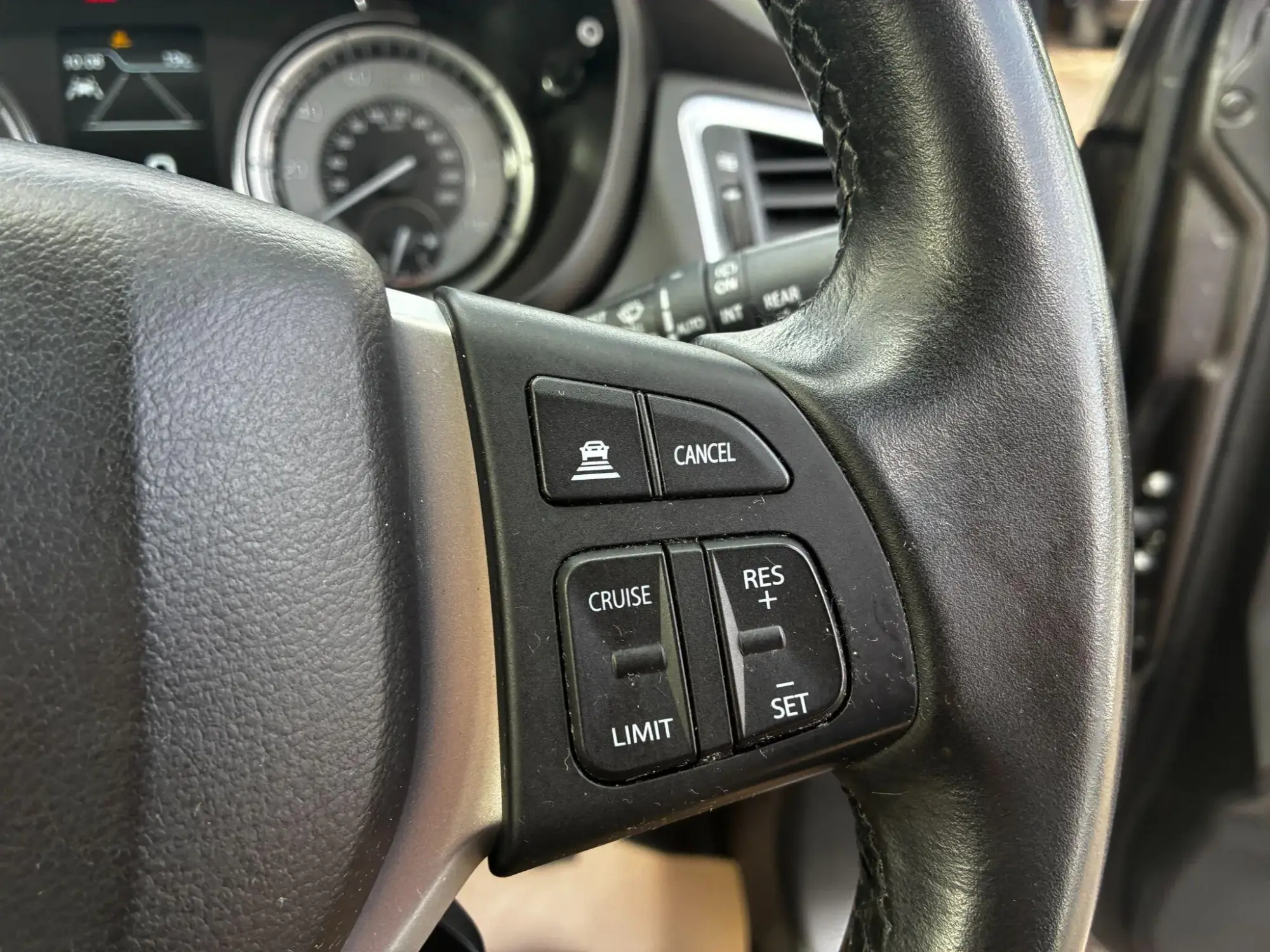 Suzuki S-Cross Image 6