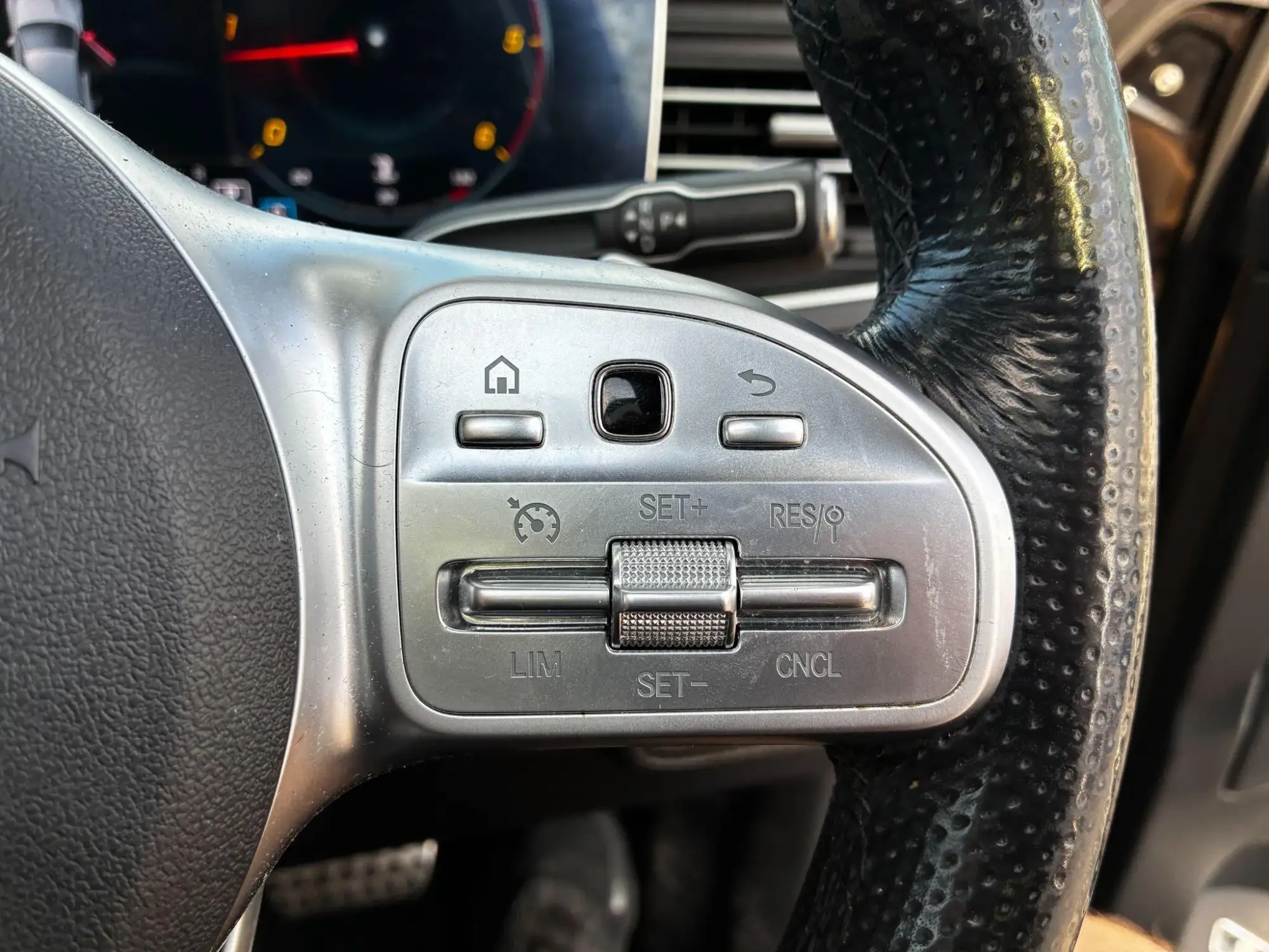 Mercedes-Benz GLE Image 10