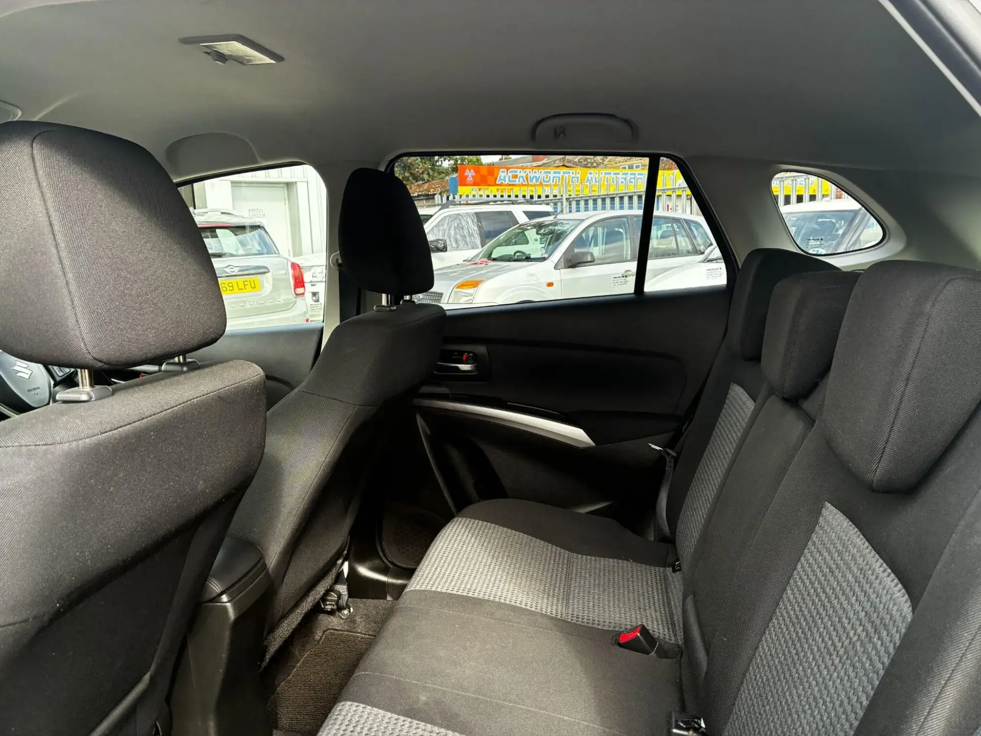 Suzuki S-Cross Image 4