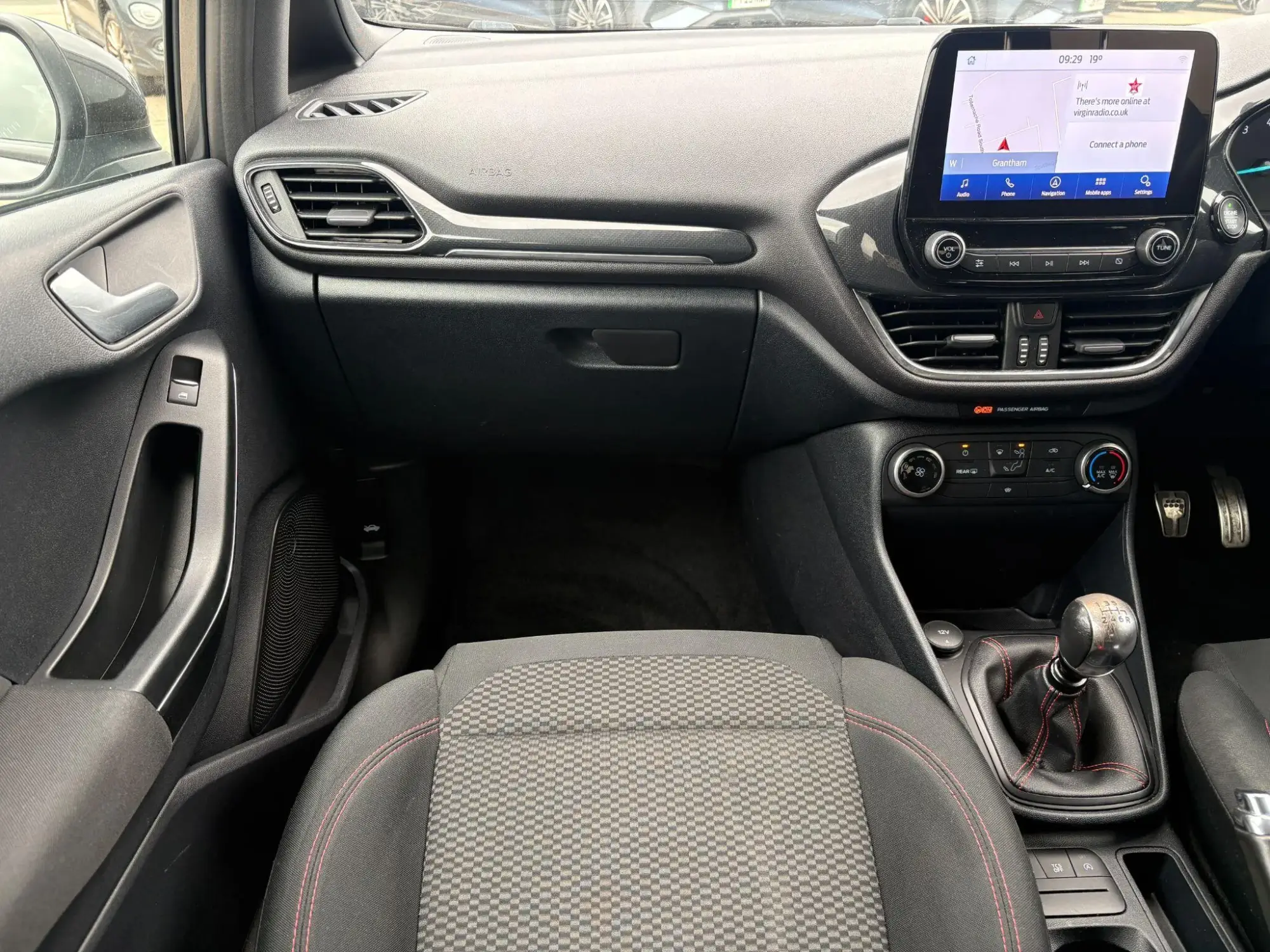 Ford Fiesta Image 8