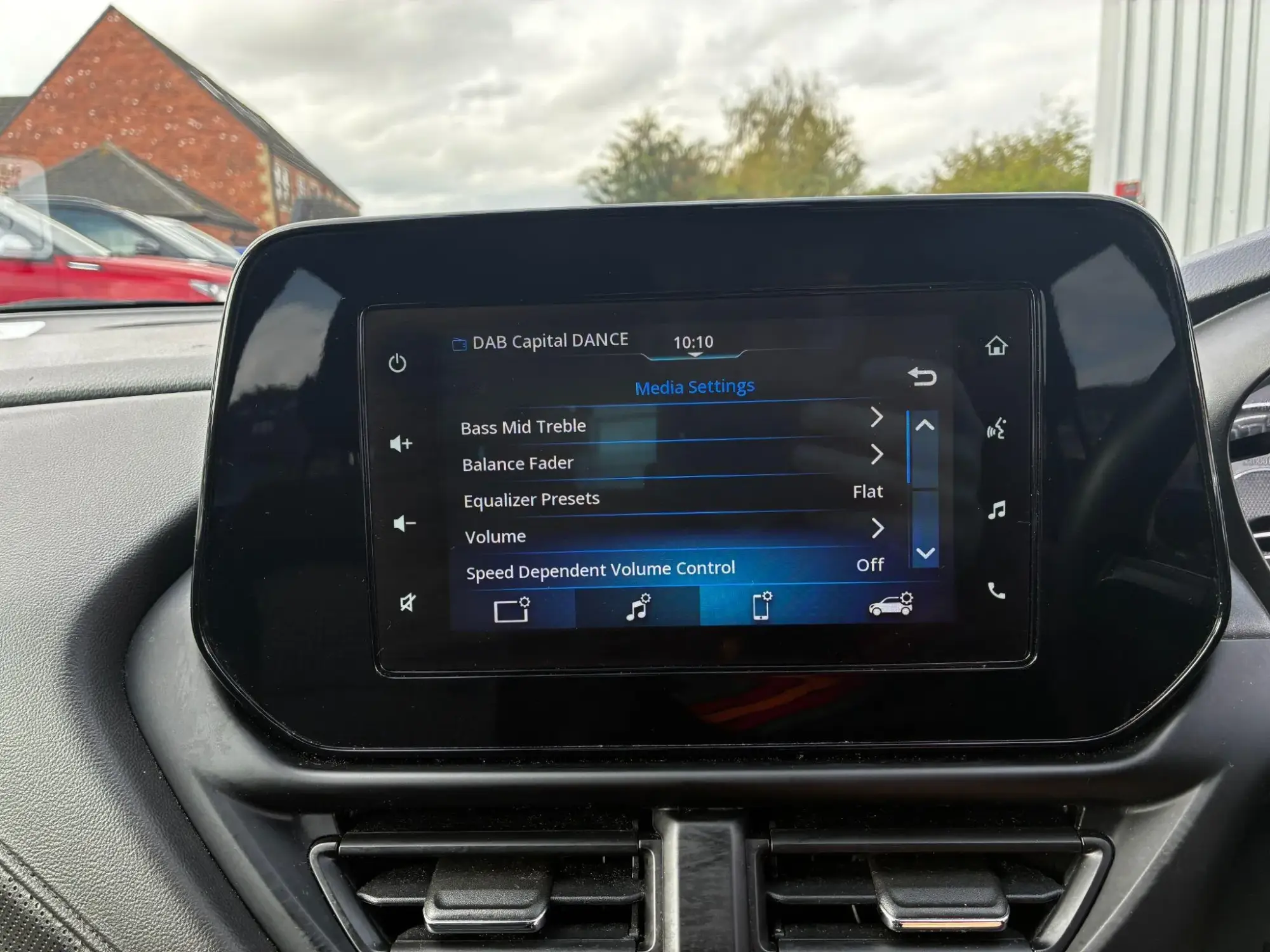 Suzuki S-Cross Image 24
