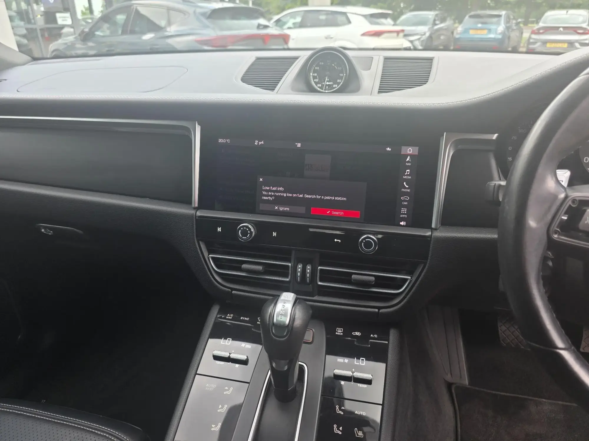 Porsche Macan Image 12