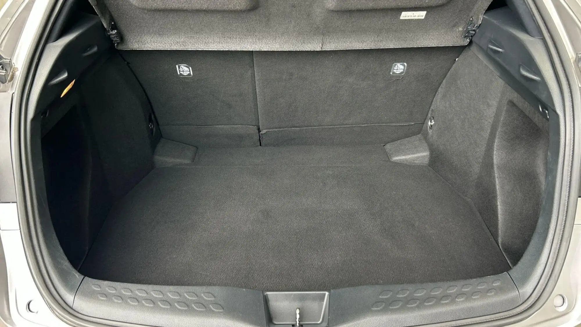 Toyota C-HR Self-Charging Hybrid Image 18 Toyota C-HR Self-Charging Hybrid Image 18