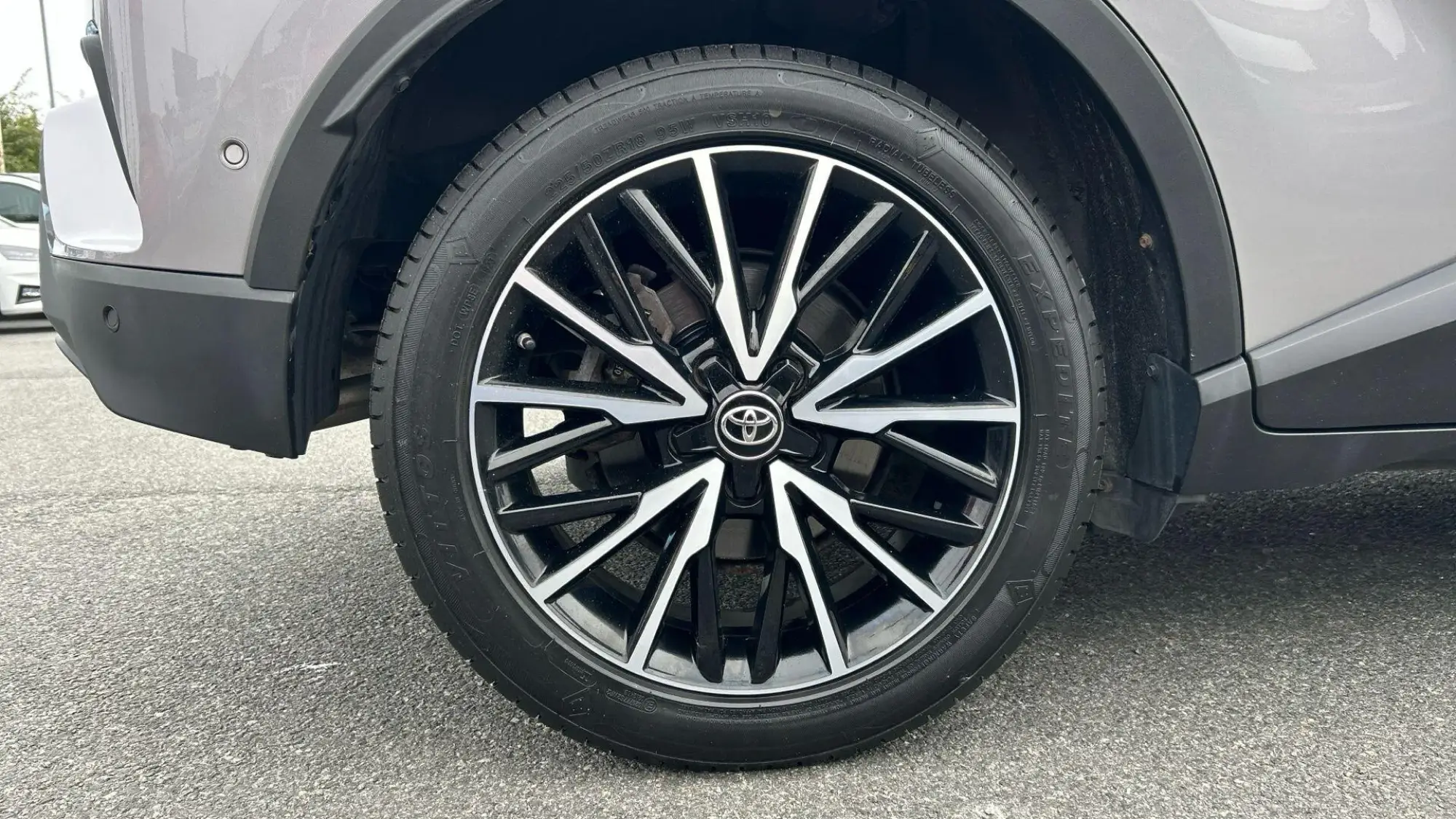 Toyota C-HR Self-Charging Hybrid Image 19 Toyota C-HR Self-Charging Hybrid Image 19