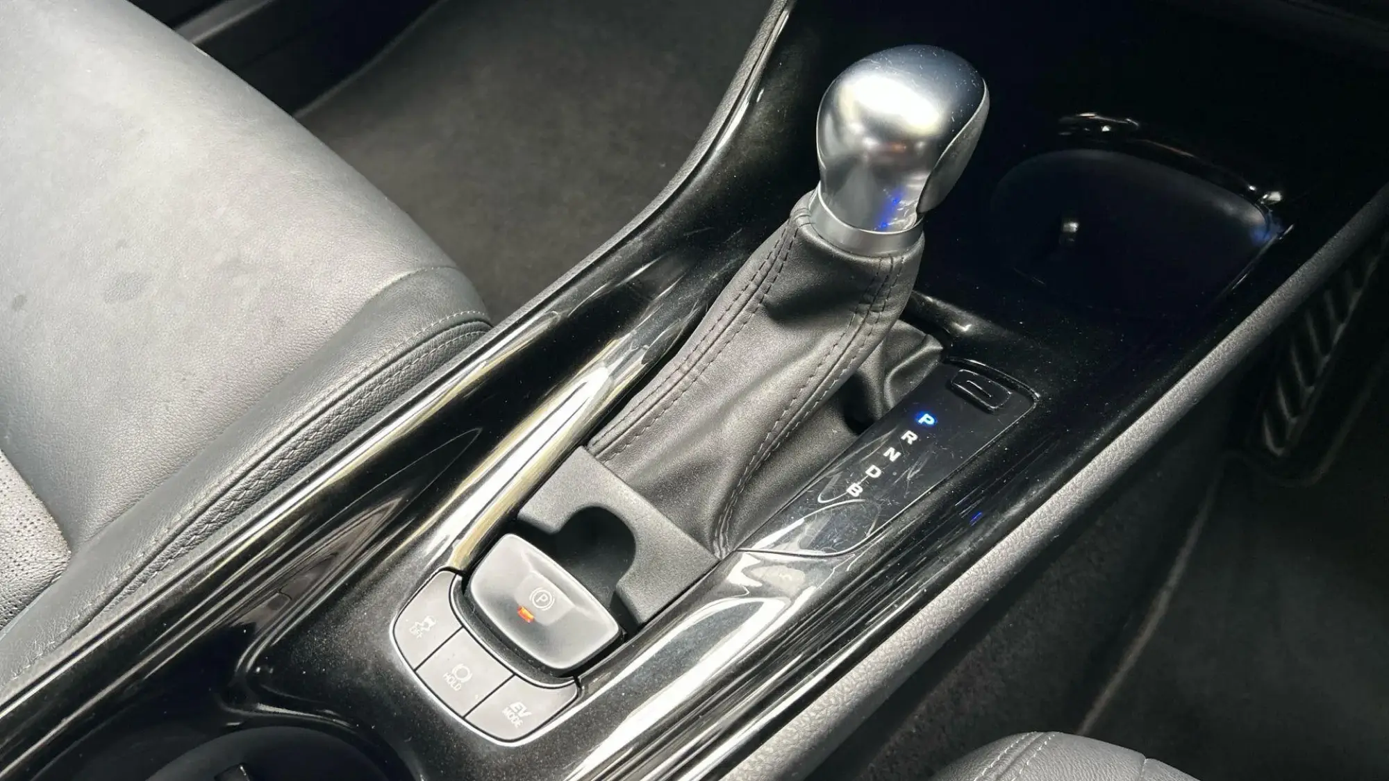 Toyota C-HR Self-Charging Hybrid Image 34 Toyota C-HR Self-Charging Hybrid Image 34