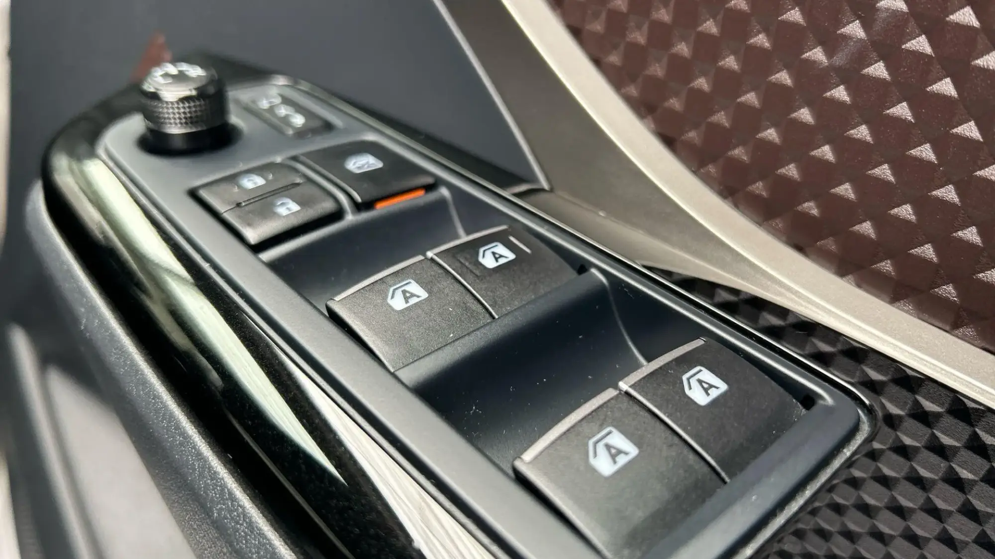 Toyota C-HR Self-Charging Hybrid Image 39 Toyota C-HR Self-Charging Hybrid Image 39