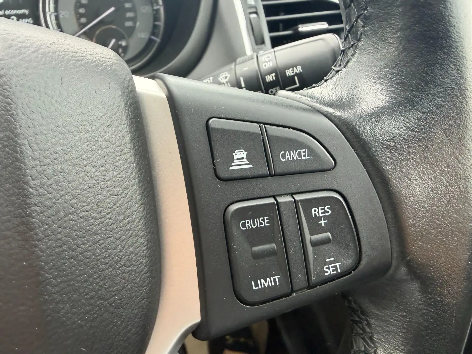 Suzuki S-Cross Image 12