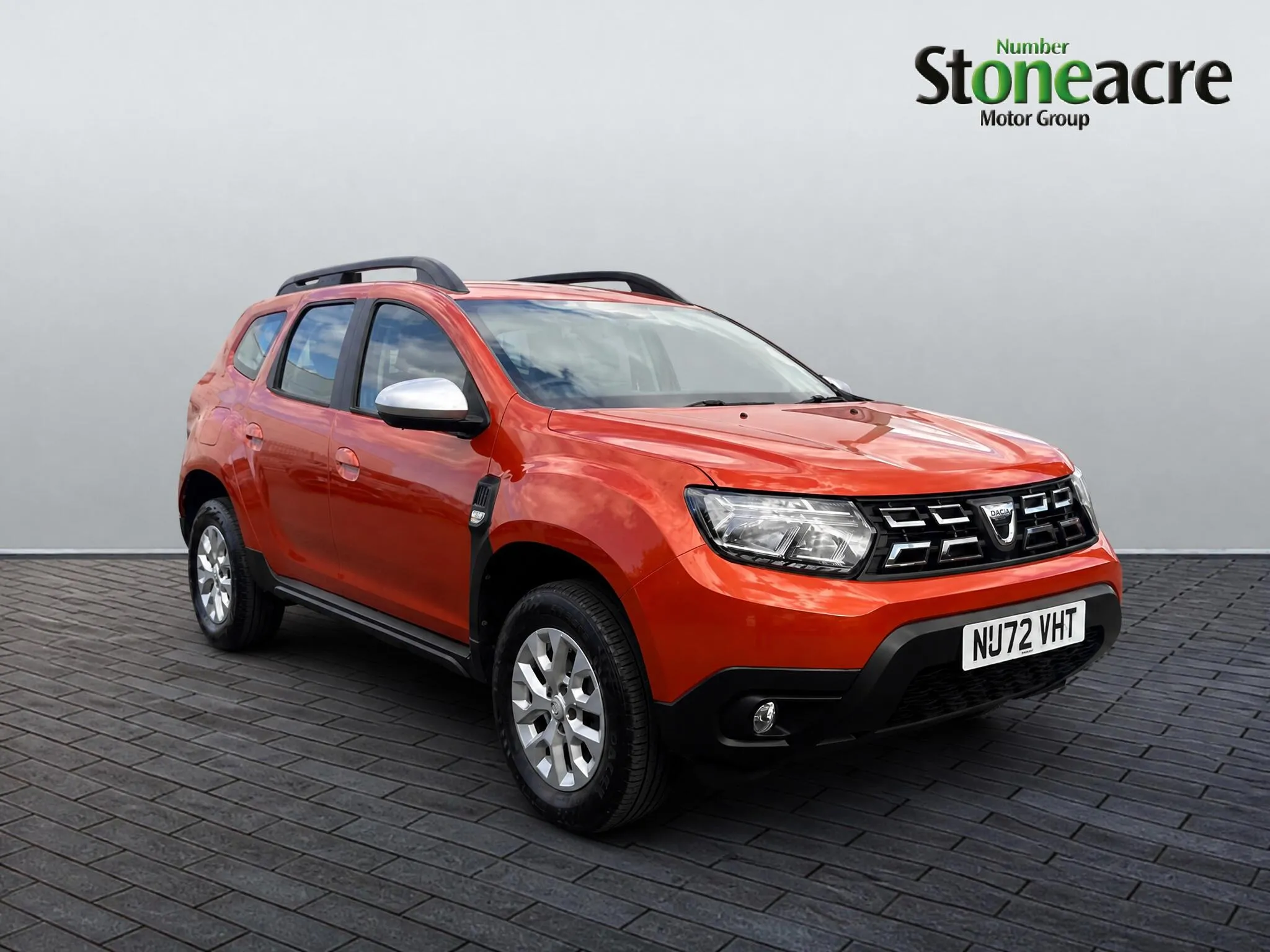 Dacia Duster listing photo