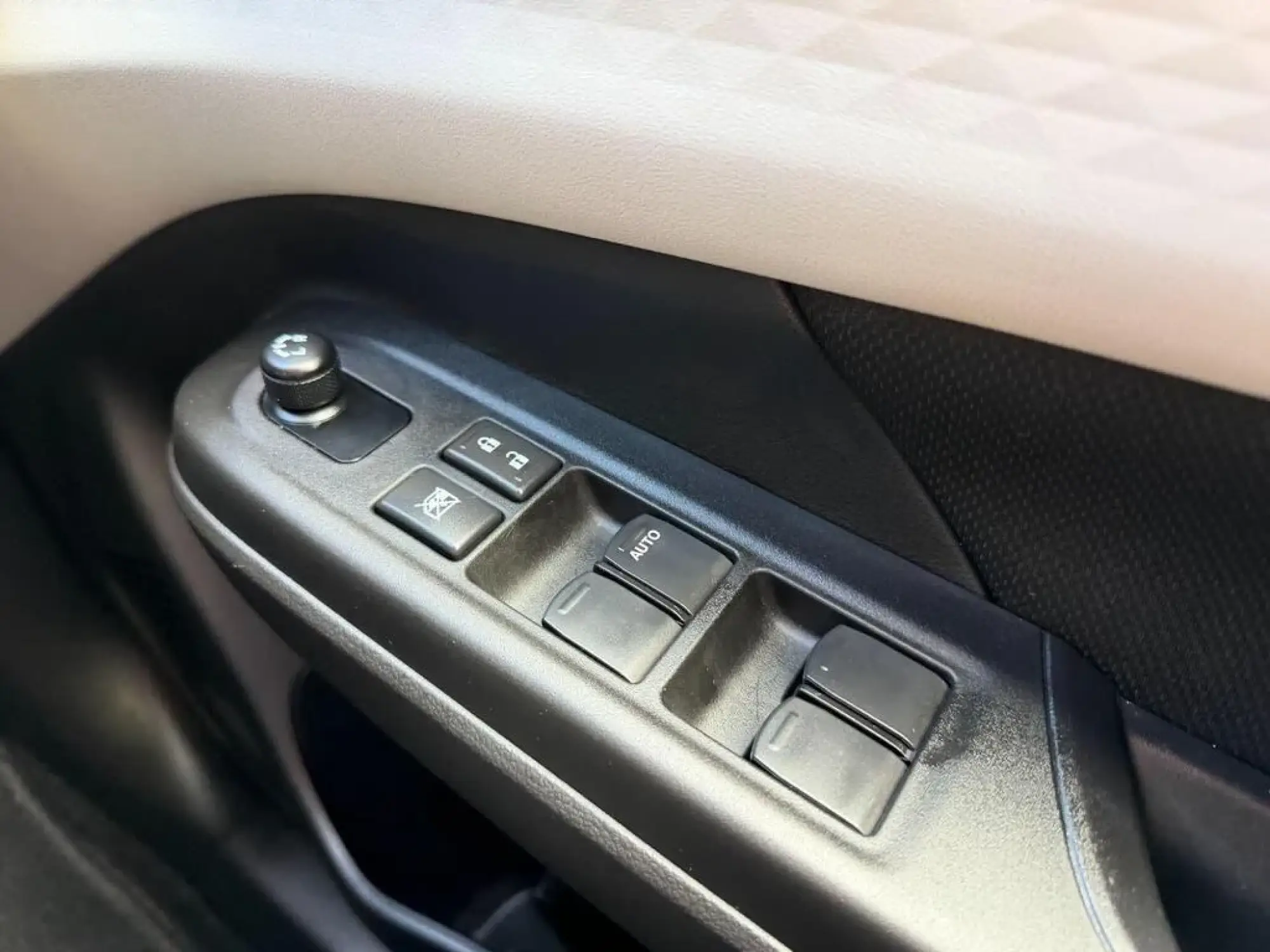 Suzuki Swift Image 12 Suzuki Swift Image 12