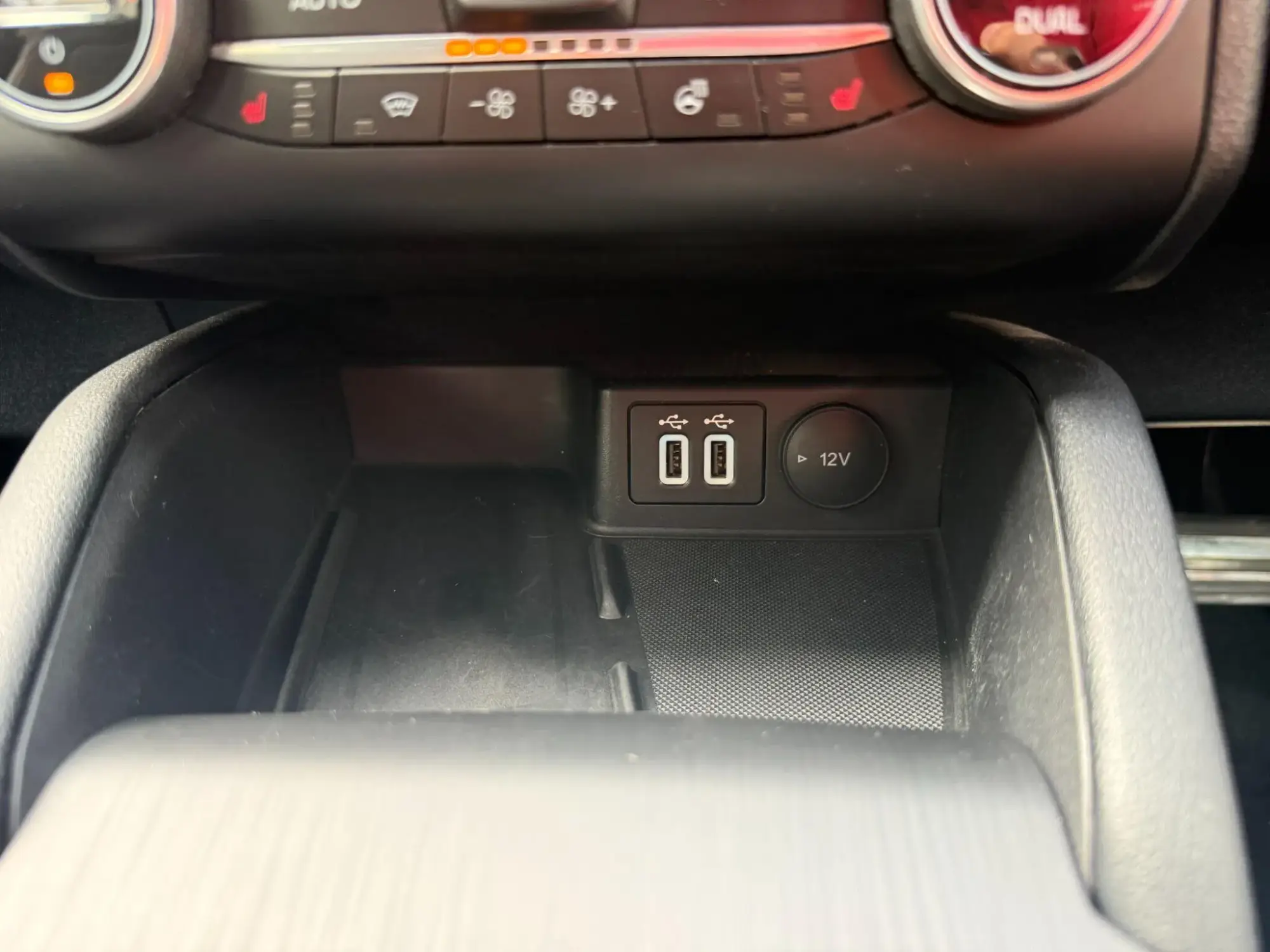 Ford Kuga Plug-In Hybrid Image 10 Ford Kuga Plug-In Hybrid Image 10