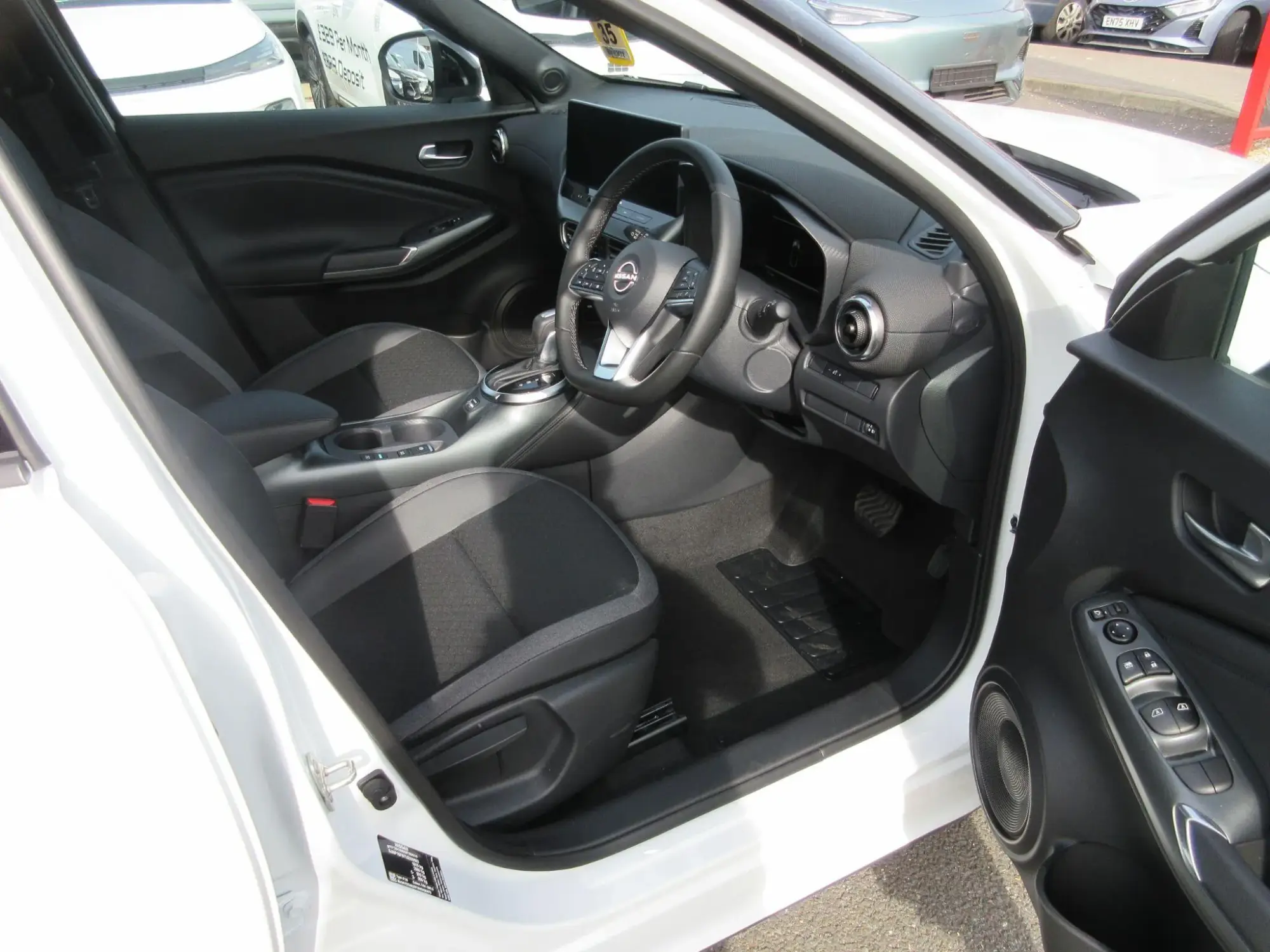 Nissan Juke Hybrid Image 12