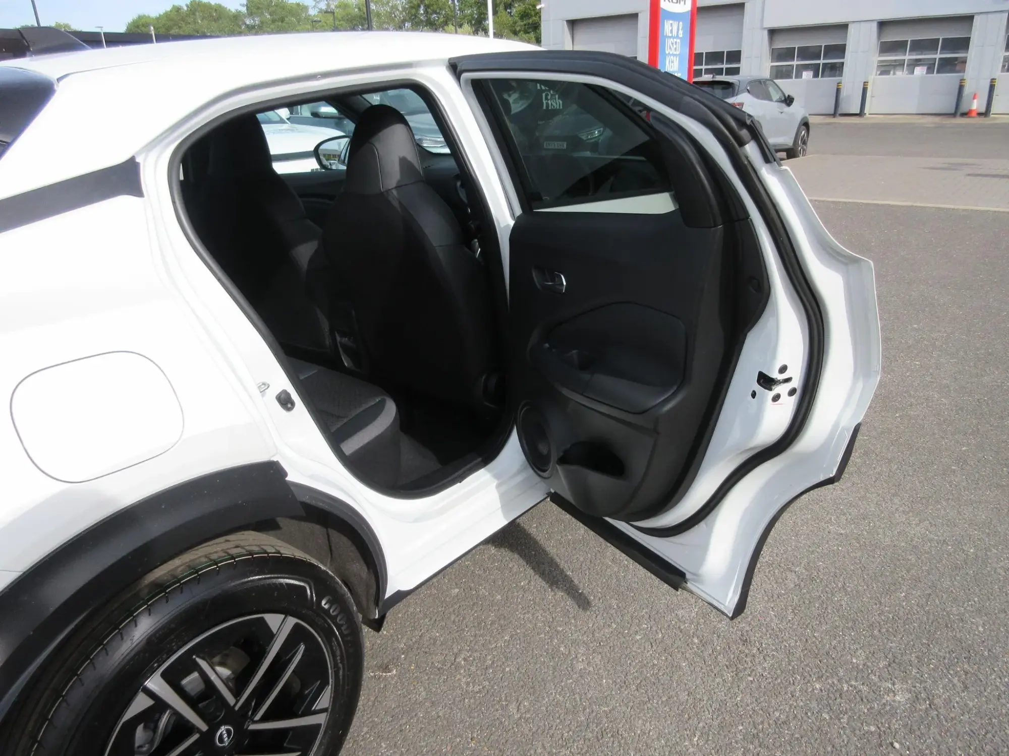 Nissan Juke Hybrid Image 25