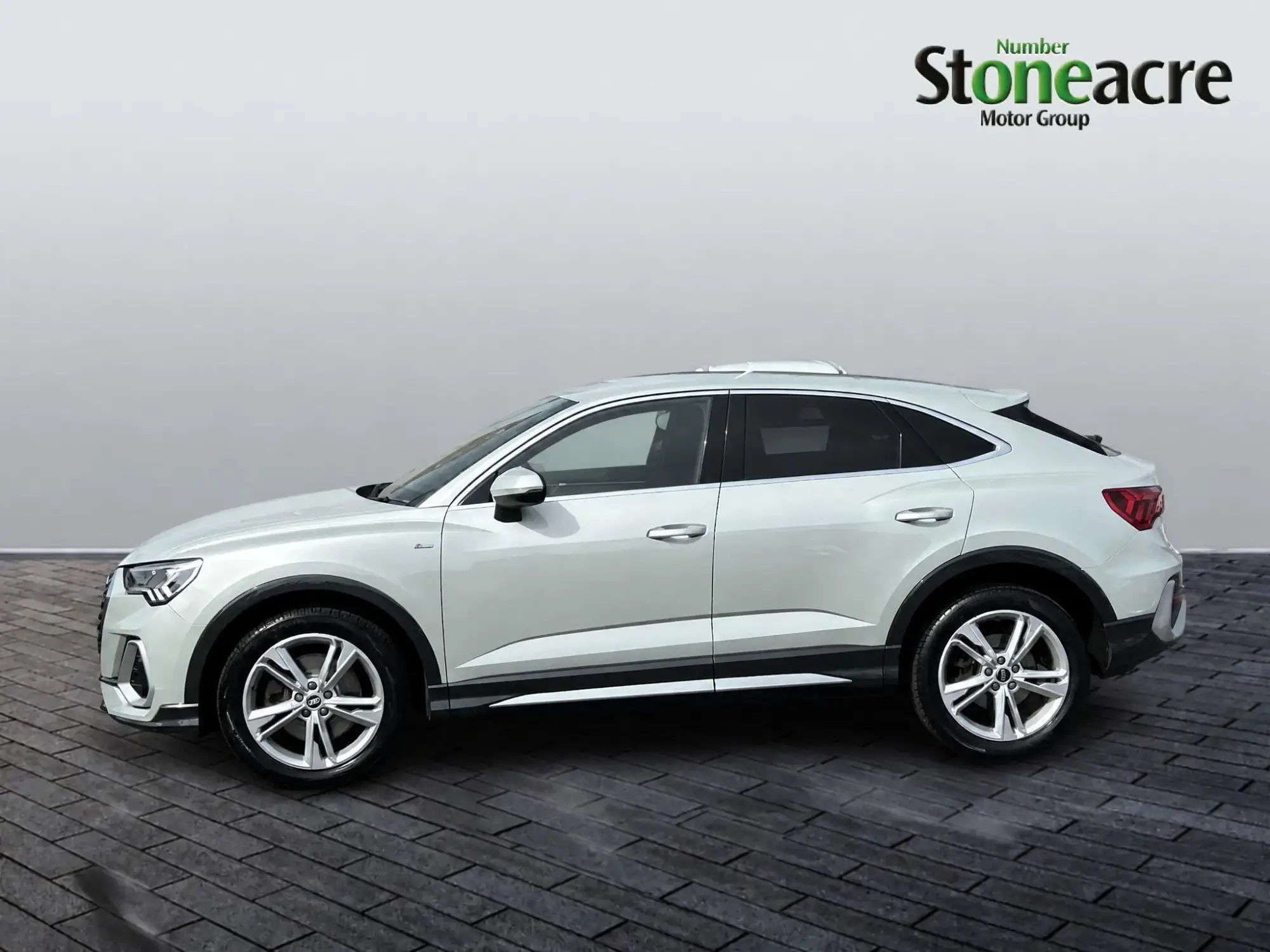 Audi Q3 Image 6
