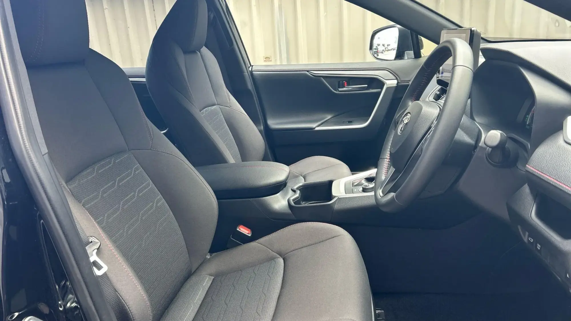 Toyota RAV4 Plug-in Hybrid Image 15