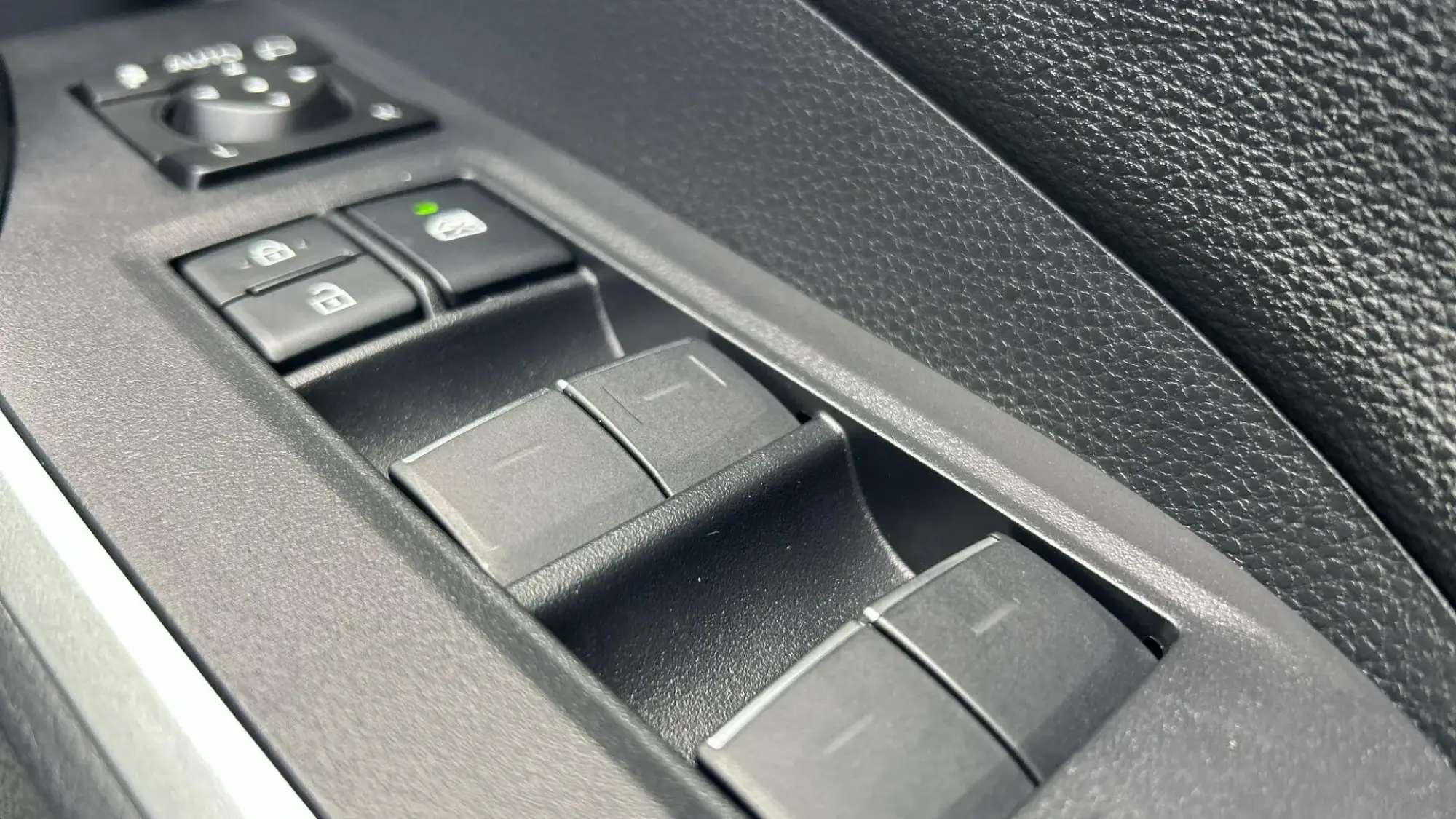 Toyota RAV4 Plug-in Hybrid Image 39