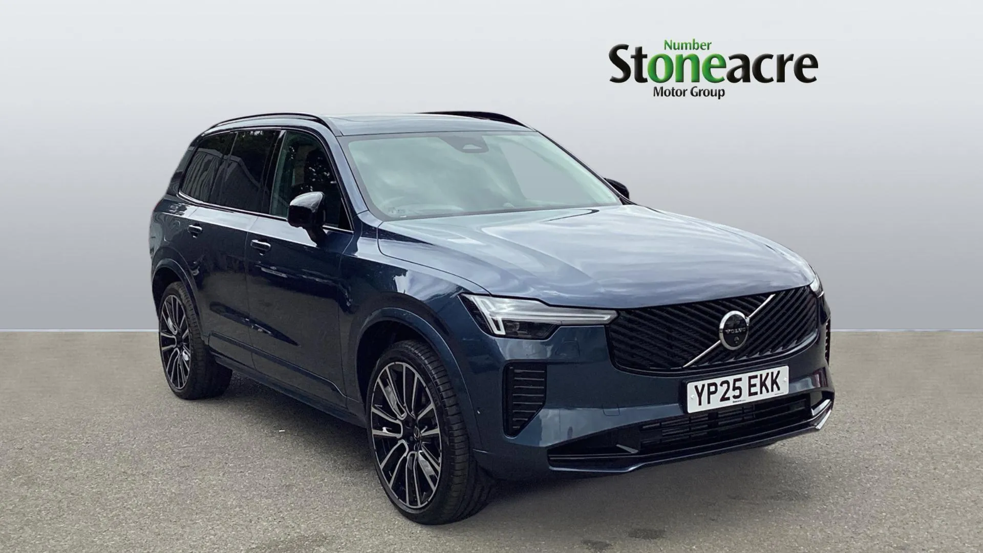 Volvo XC90 Plug-In Hybrid listing photo