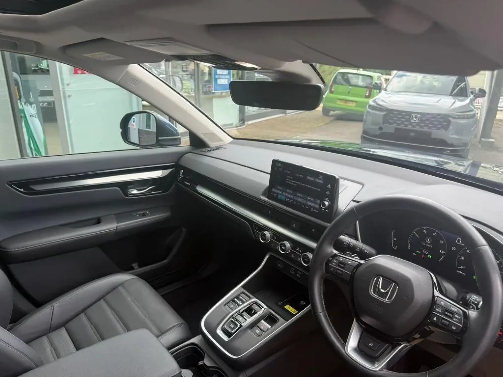 Honda CR-V Hybrid Image 2