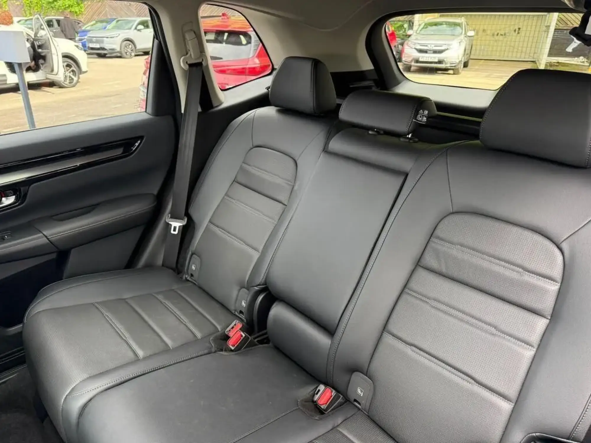 Honda CR-V Hybrid Image 12