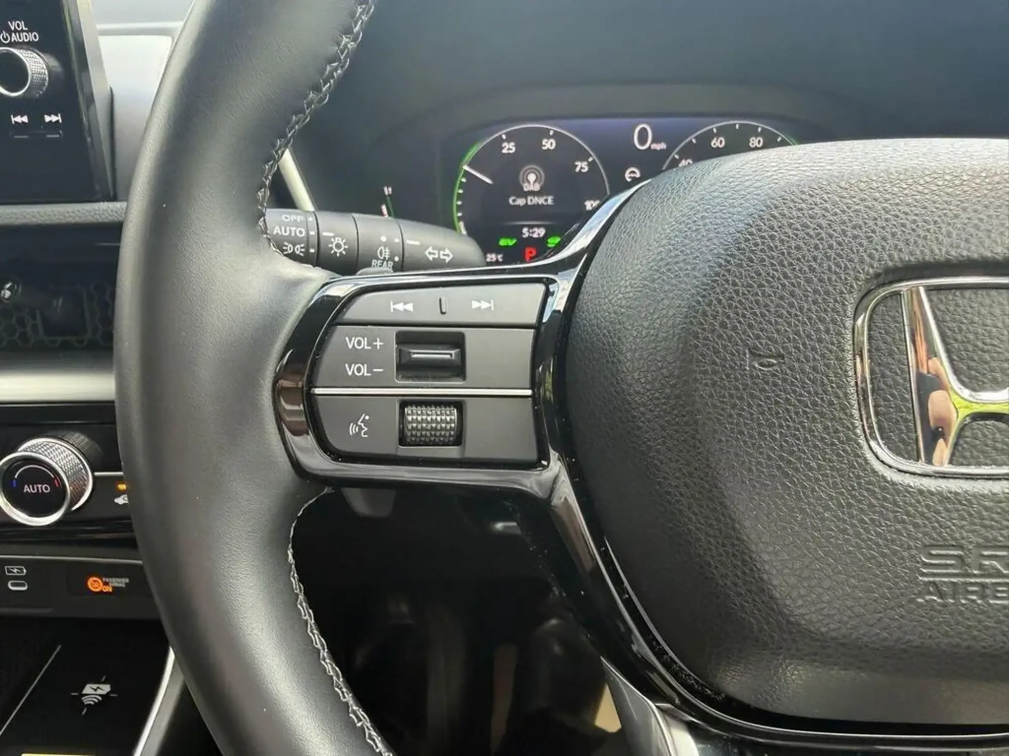 Honda CR-V Hybrid Image 16