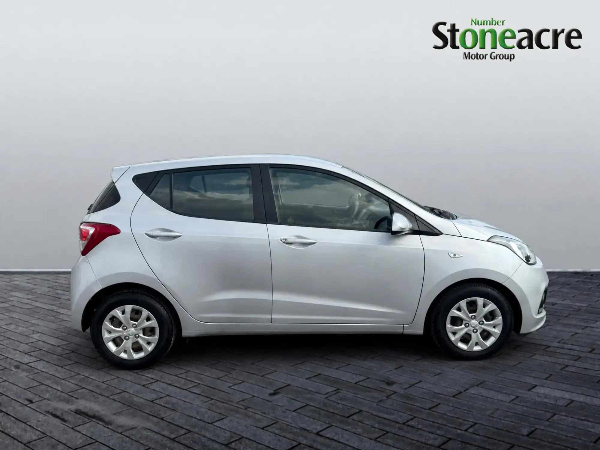Hyundai i10 Image 6 Hyundai i10 Image 6