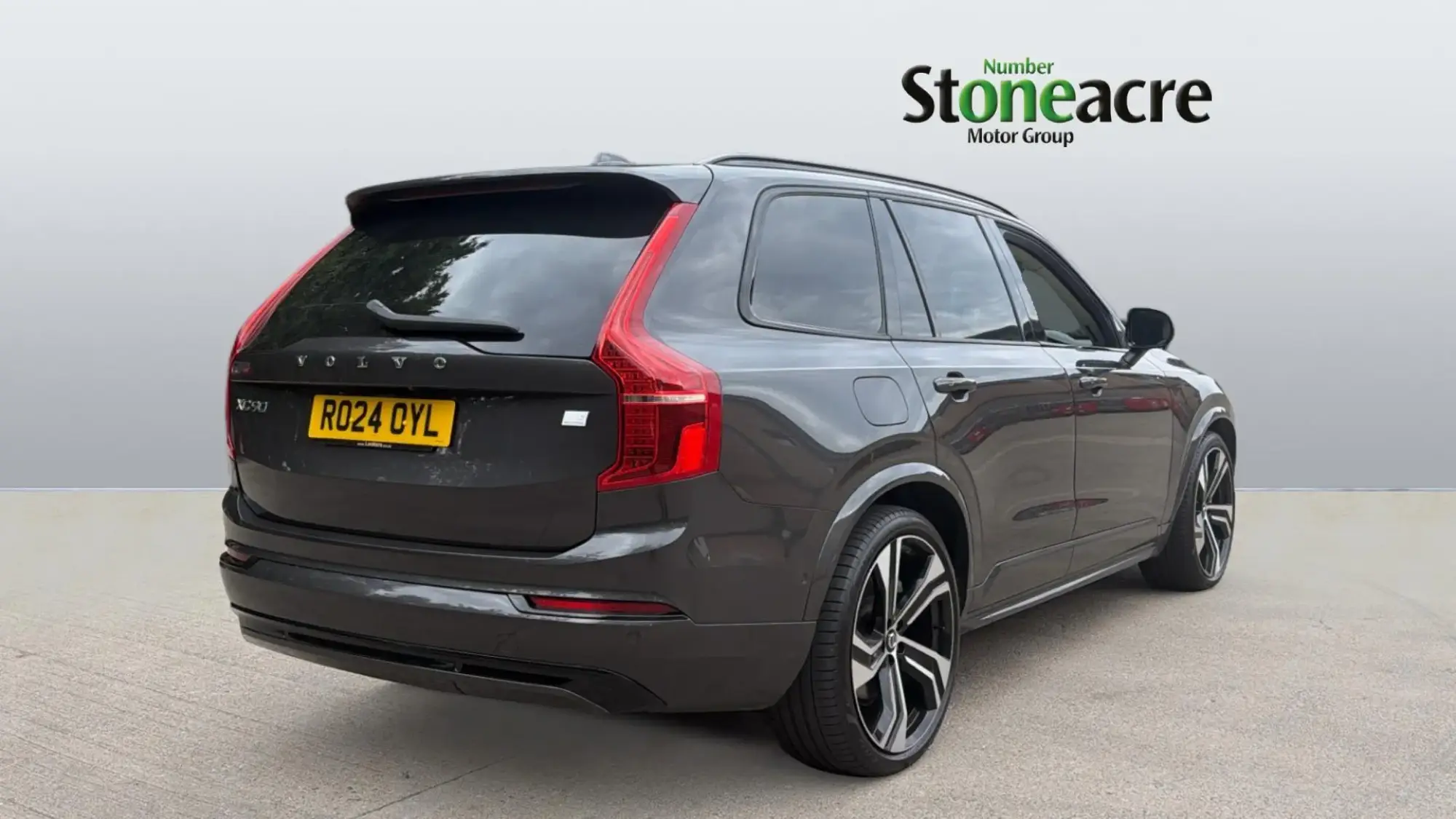 Volvo XC90 Plug-In Hybrid Image 2