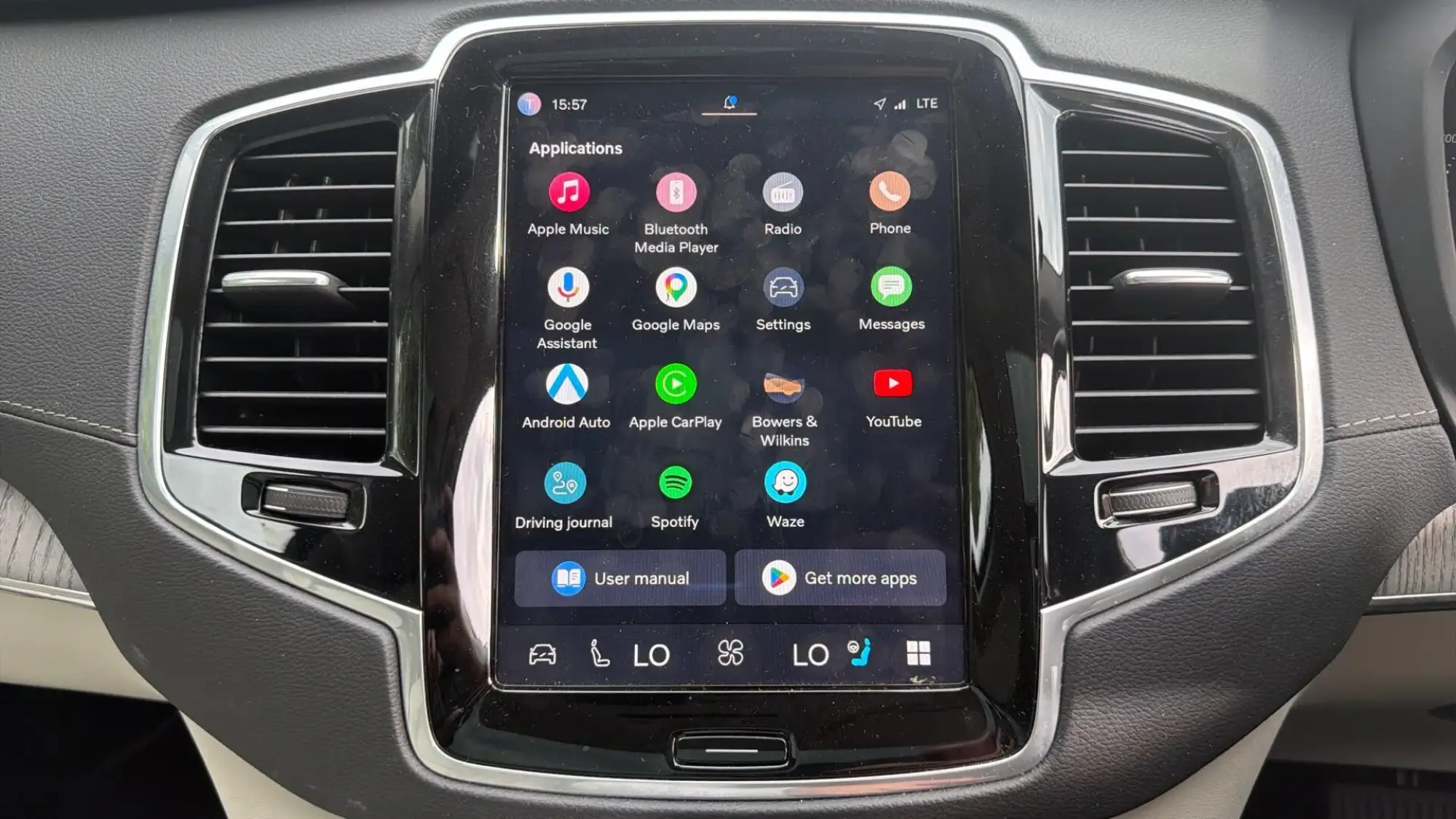 Volvo XC90 Plug-In Hybrid Image 12