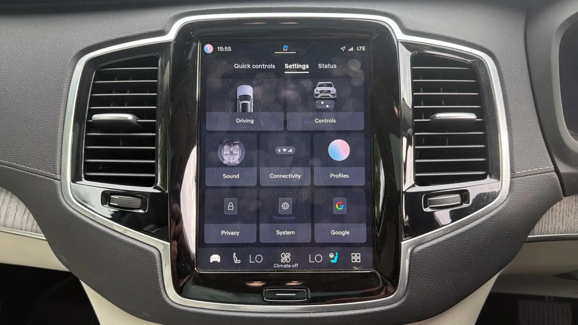 Volvo XC90 Plug-In Hybrid Image 16